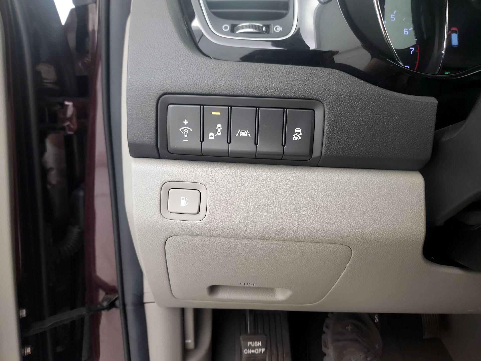 Thumbnail: 2017 Kia Sedona - 13