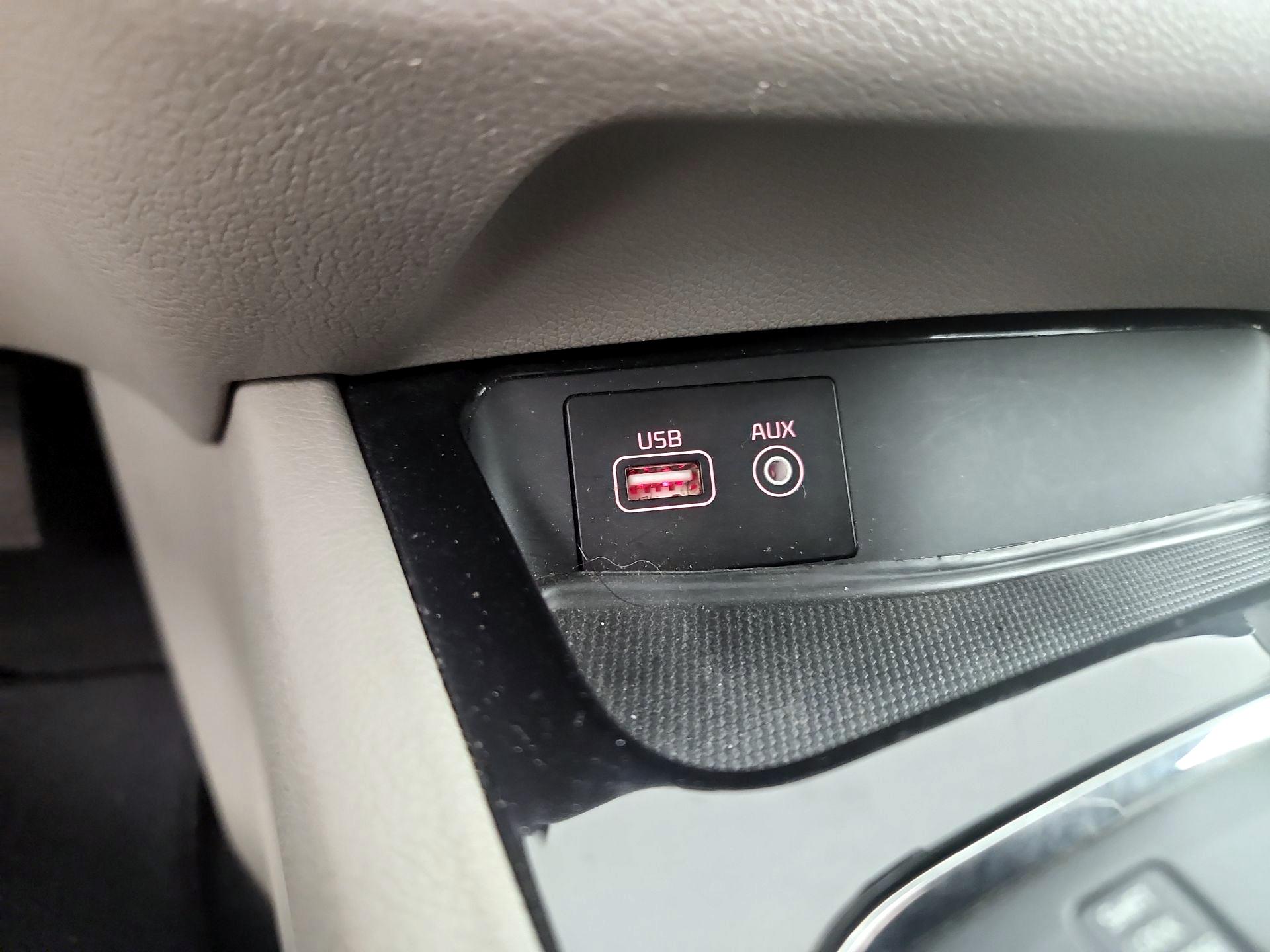 Thumbnail: 2017 Kia Sedona - 18