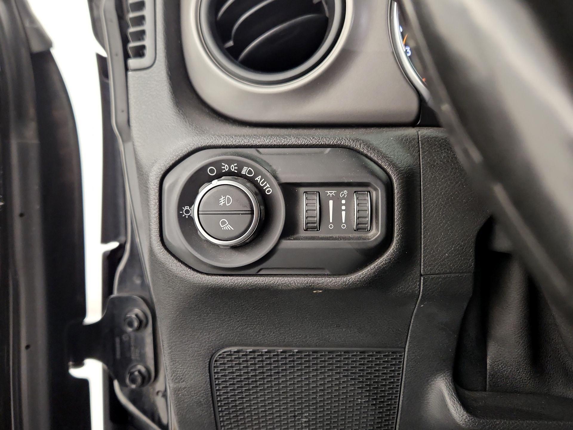 Thumbnail: 2020 Jeep Gladiator - 13