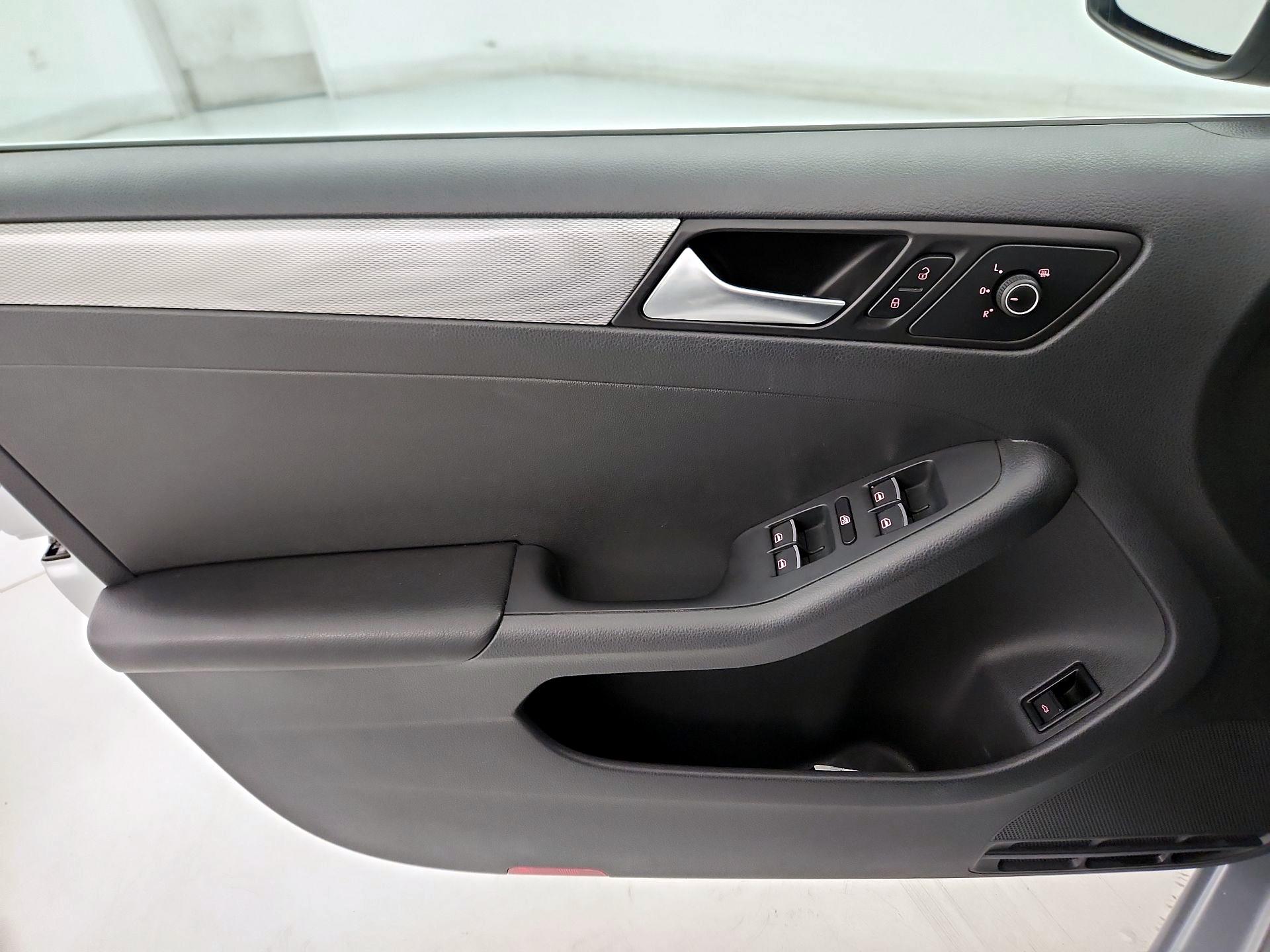 Thumbnail: 2016 Volkswagen Jetta - 12