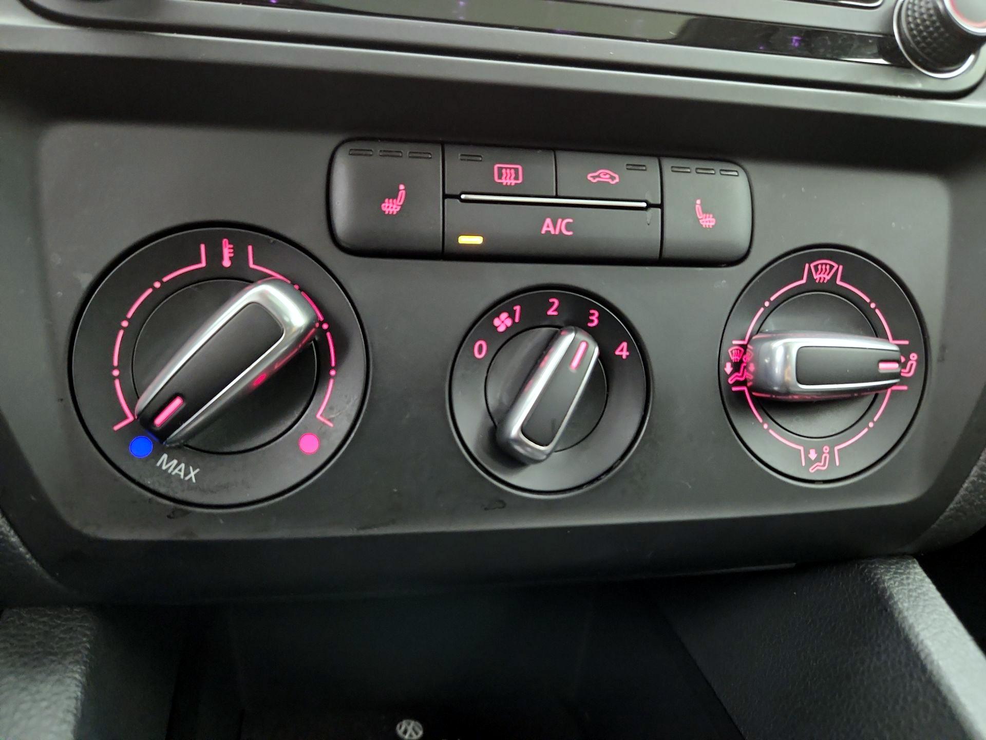 Thumbnail: 2016 Volkswagen Jetta - 16