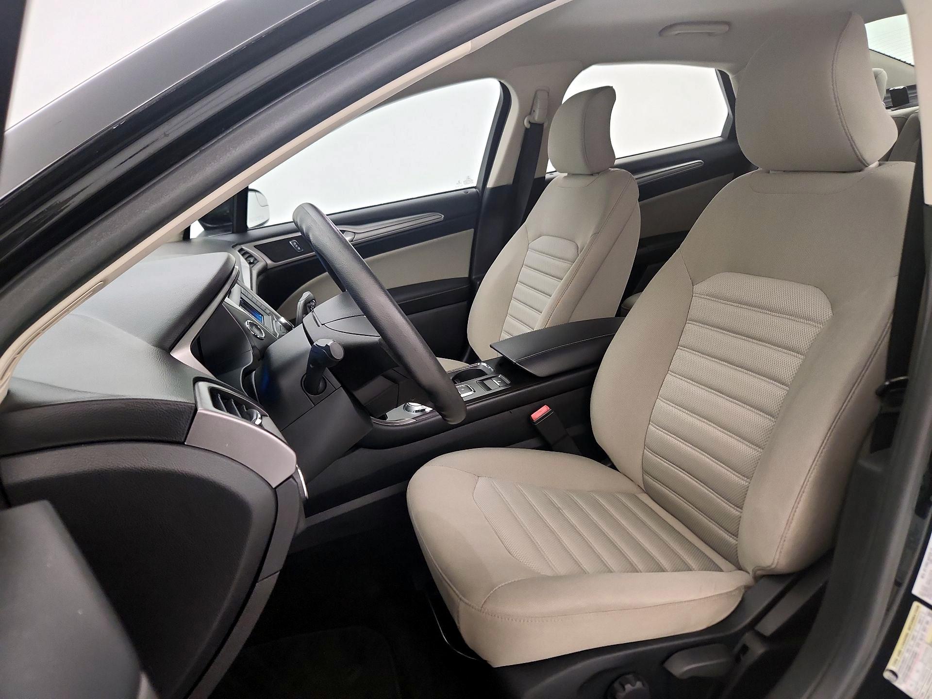 Thumbnail: 2017 Ford Fusion - 11