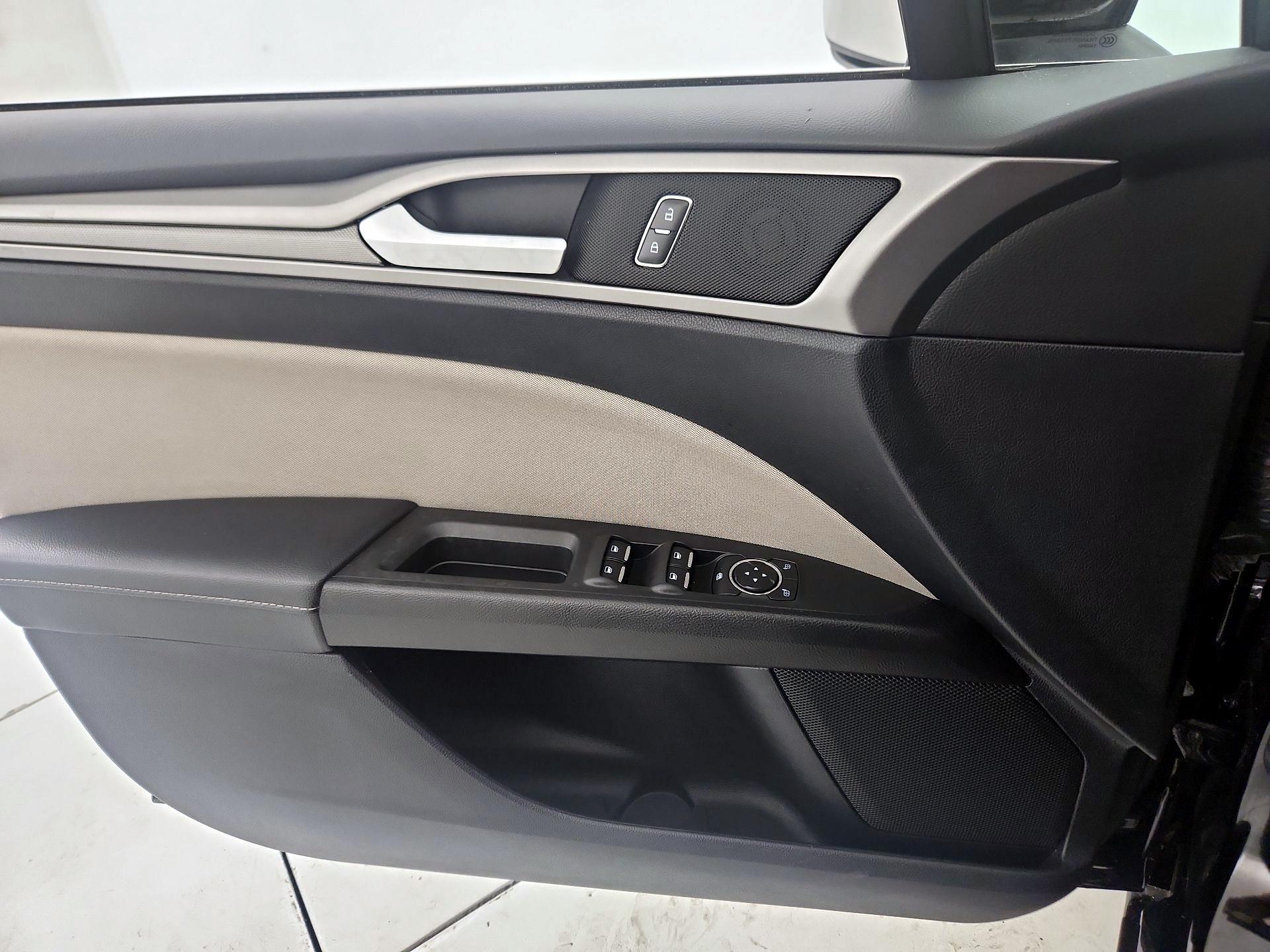 Thumbnail: 2017 Ford Fusion - 12