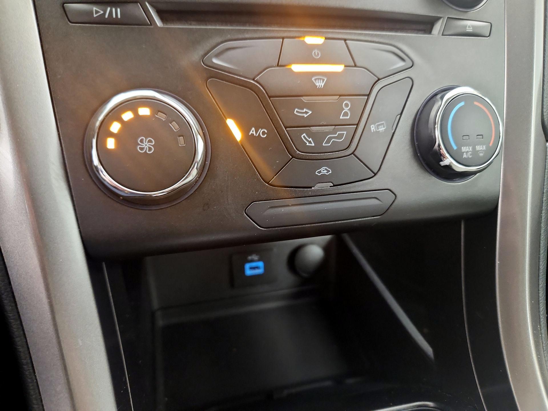 Thumbnail: 2017 Ford Fusion - 16