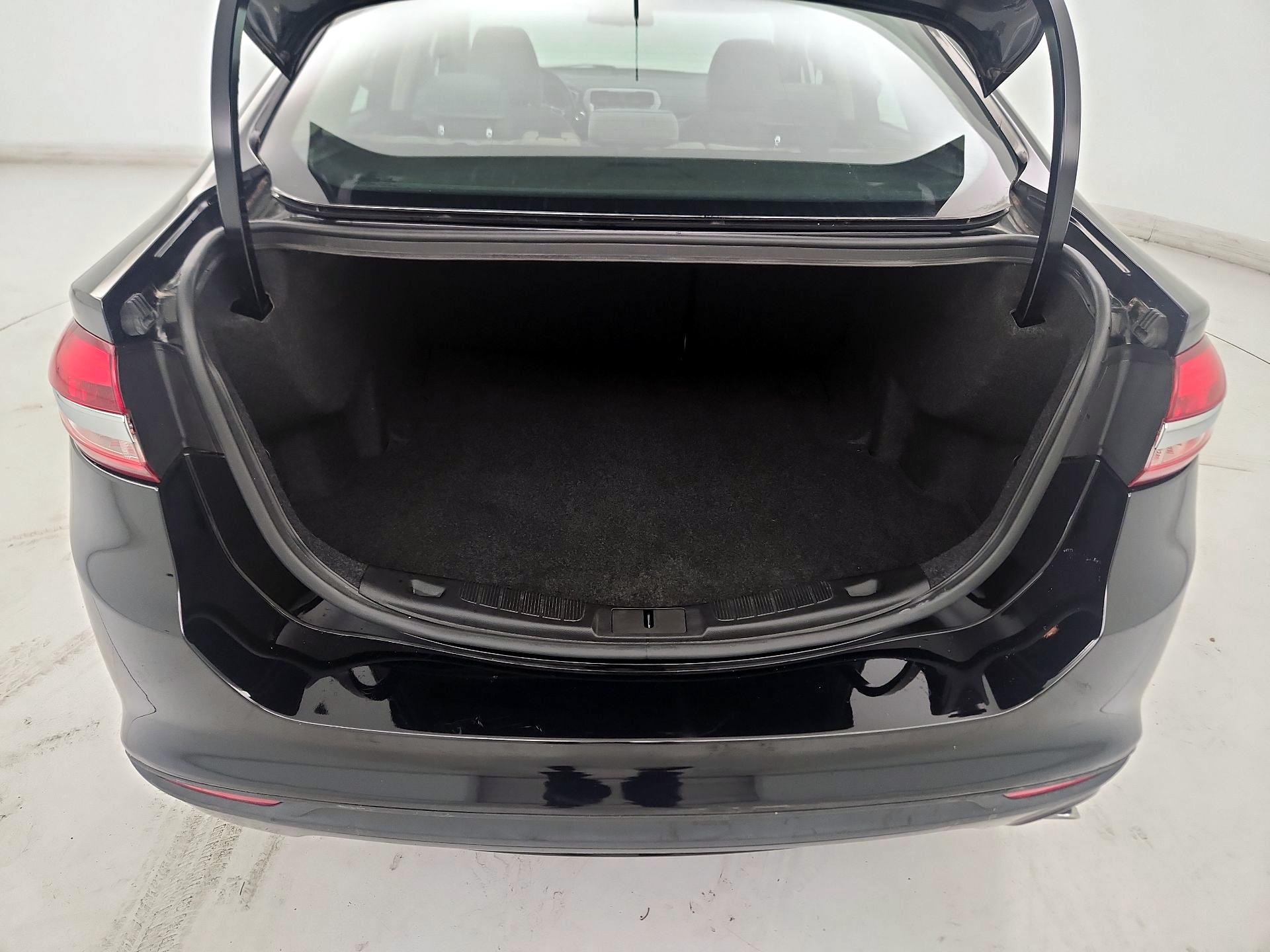 Thumbnail: 2017 Ford Fusion - 20