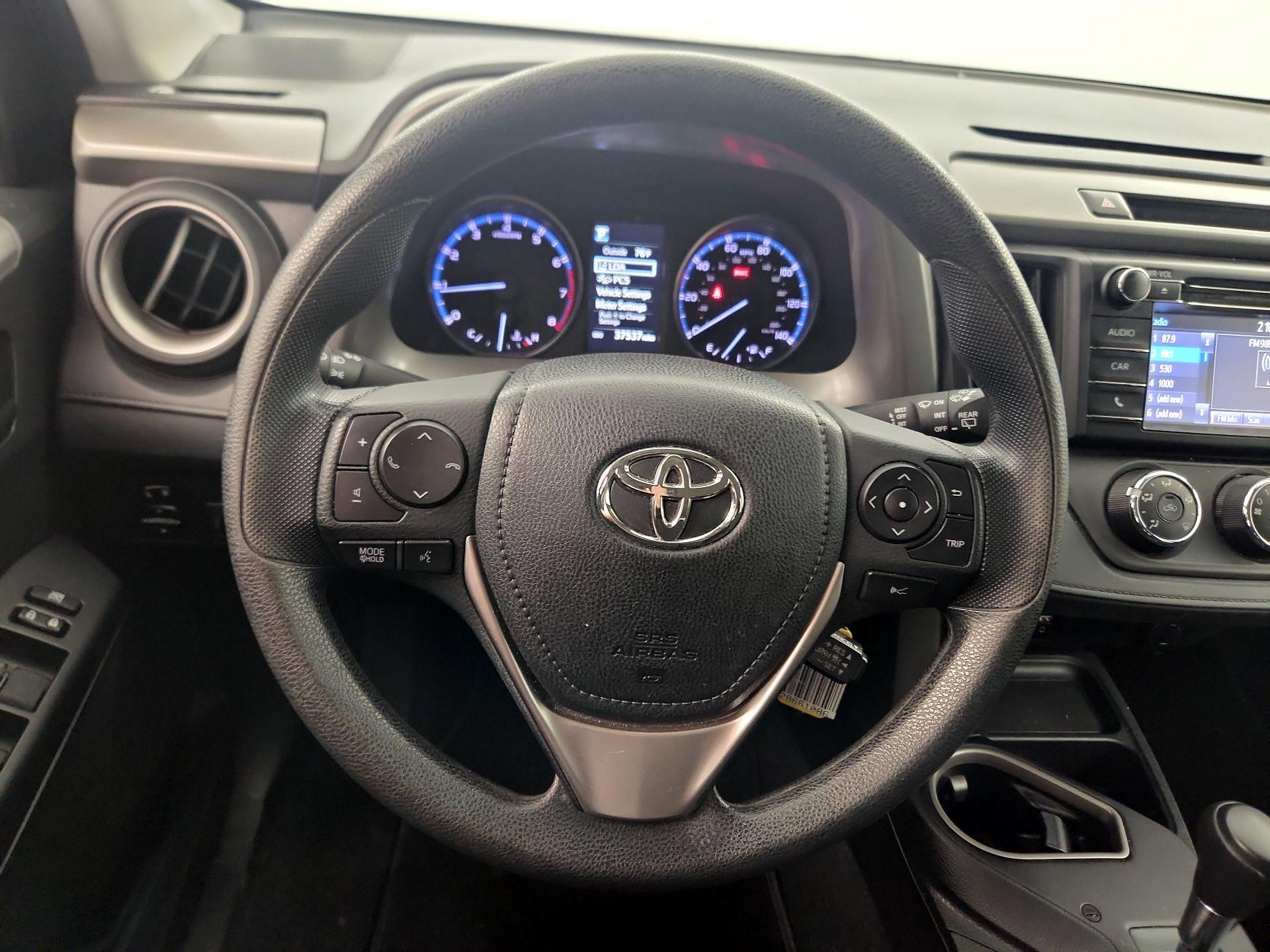 Thumbnail: 2018 Toyota RAV4 - 10