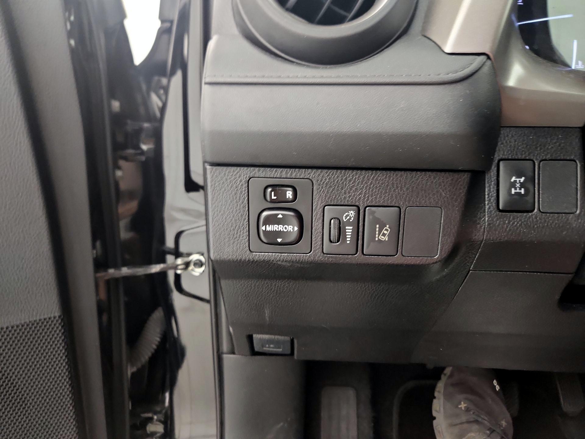 Thumbnail: 2018 Toyota RAV4 - 13