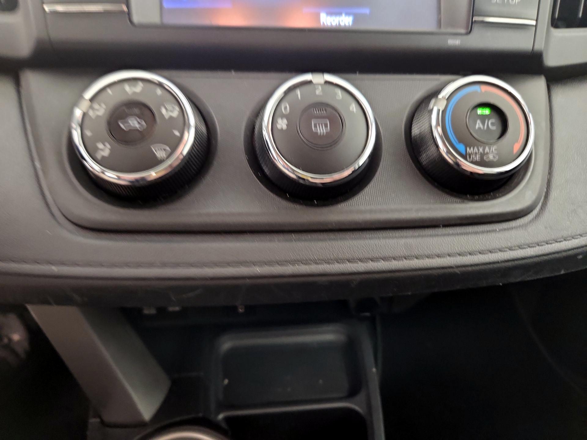 Thumbnail: 2018 Toyota RAV4 - 16