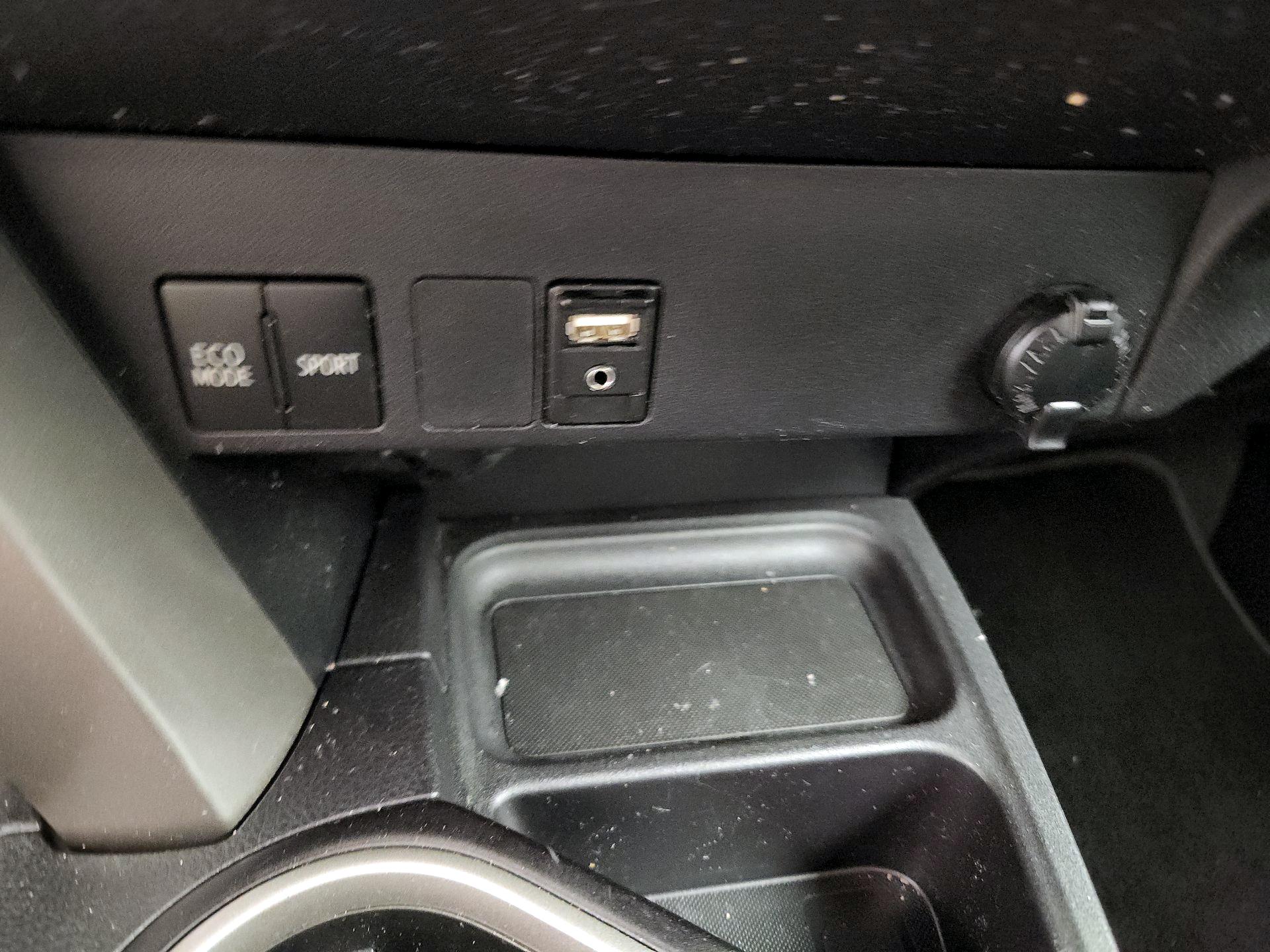 Thumbnail: 2018 Toyota RAV4 - 18