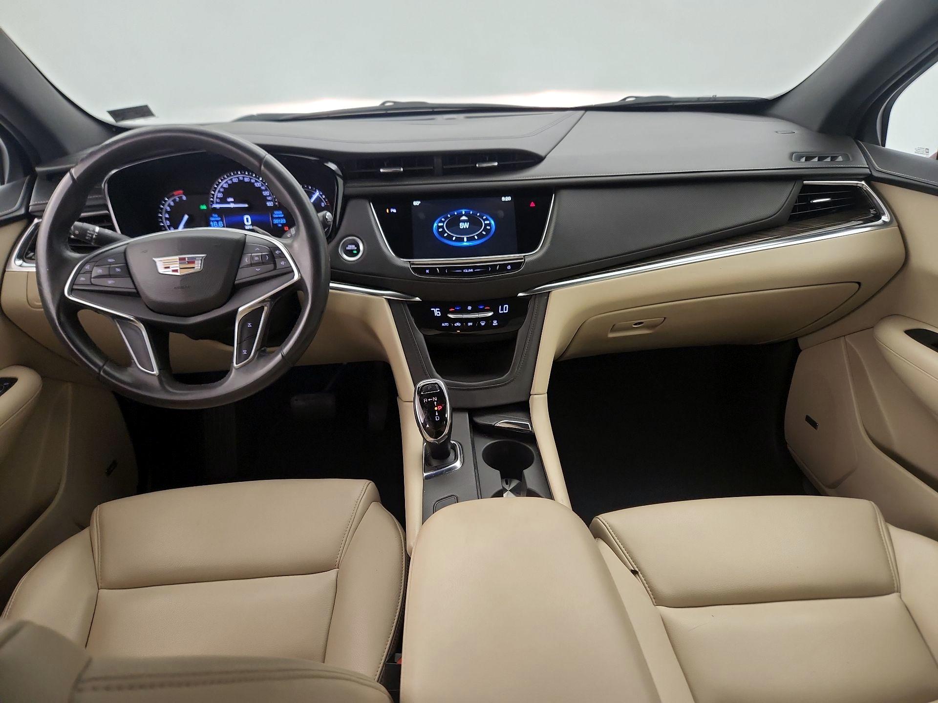 Thumbnail: 2017 Cadillac XT5 - 9