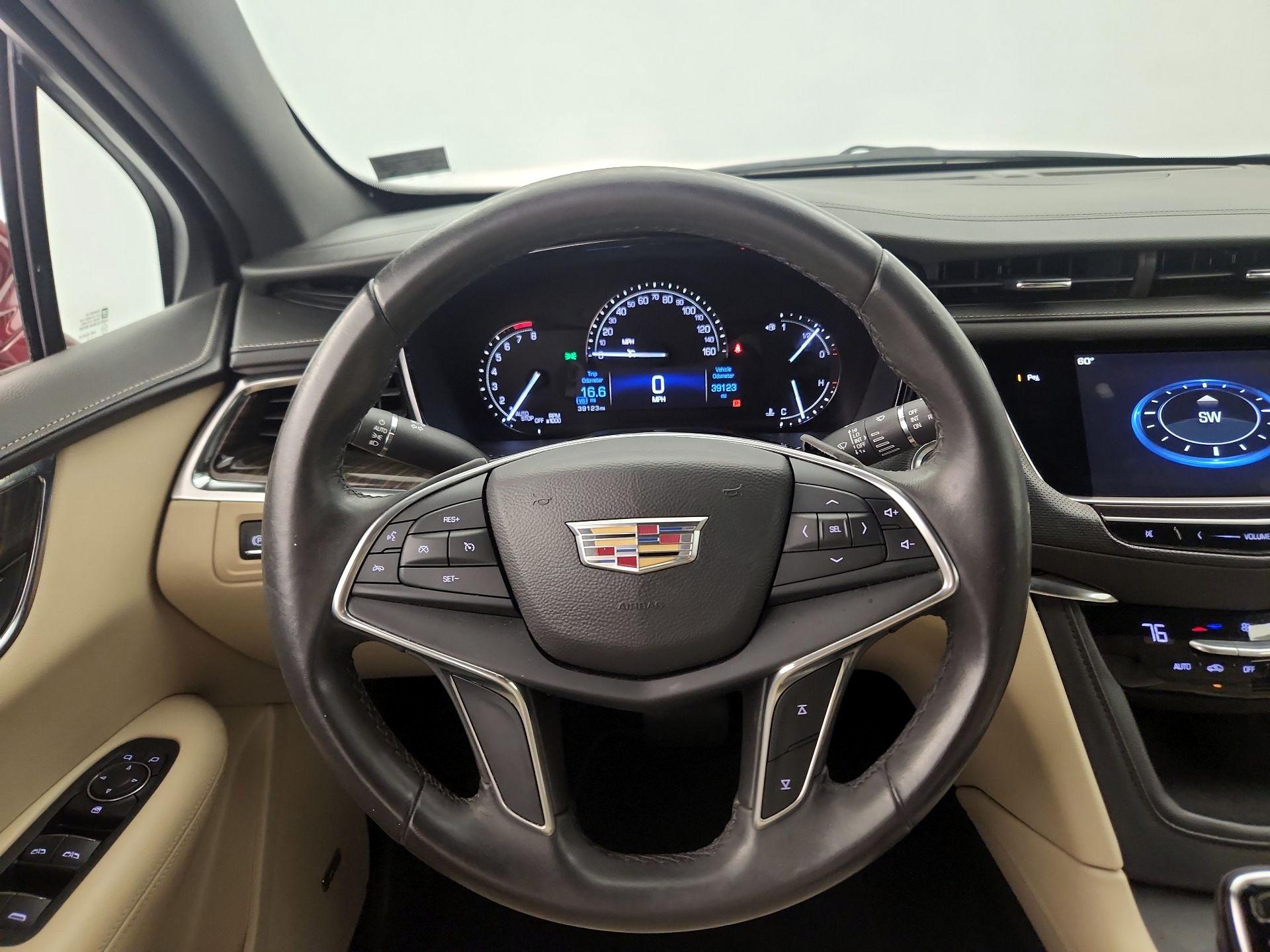 Thumbnail: 2017 Cadillac XT5 - 10