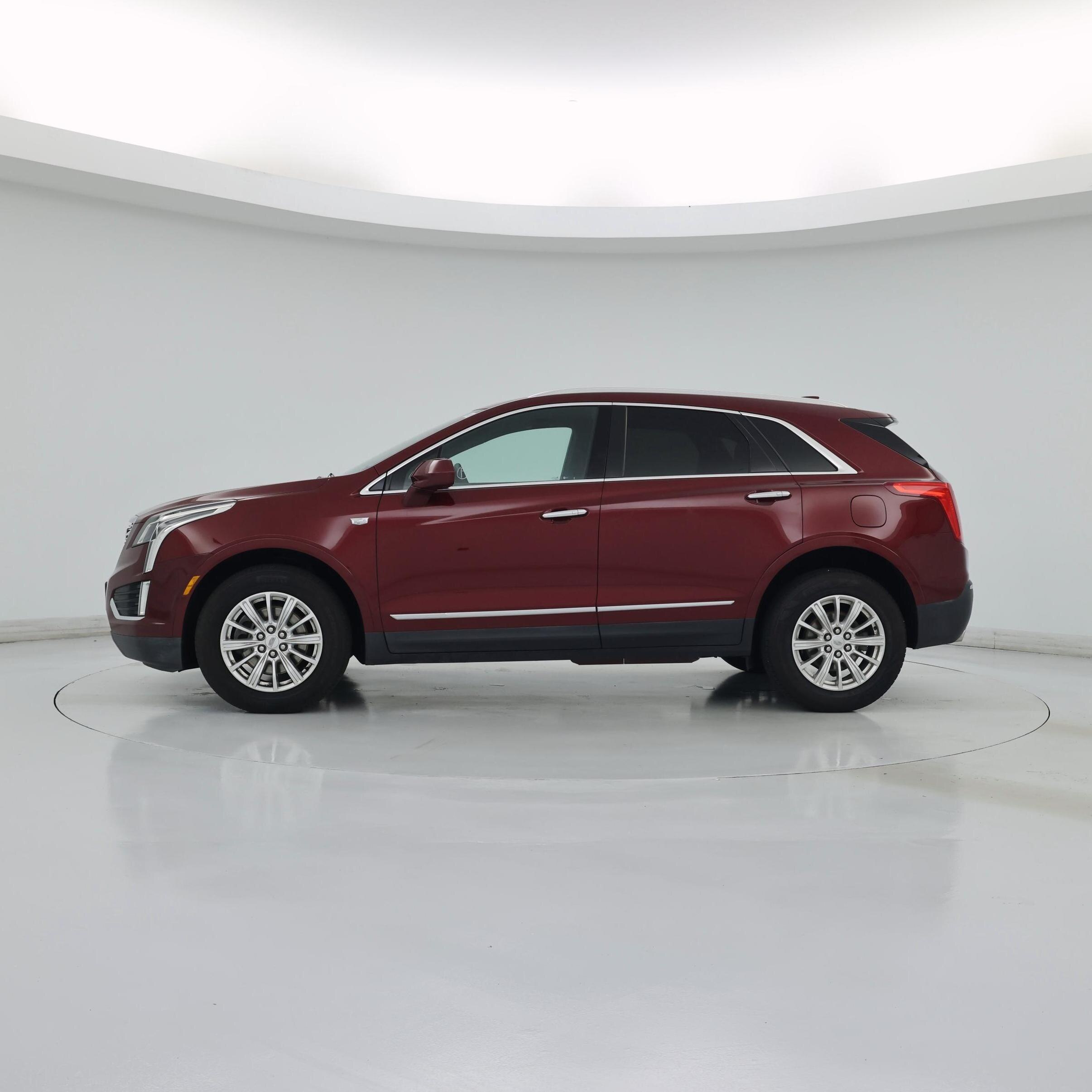 Thumbnail: 2017 Cadillac XT5 - 3