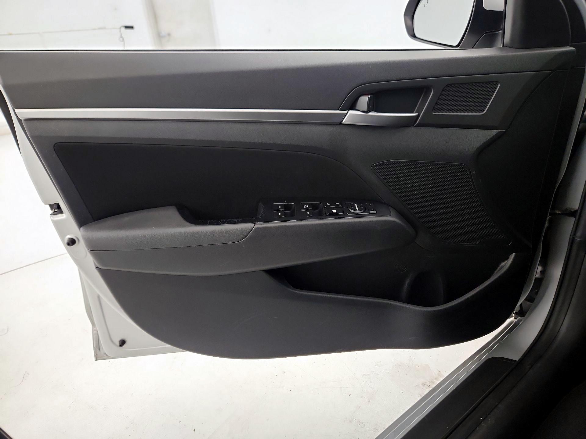 Thumbnail: 2019 Hyundai Elantra - 12