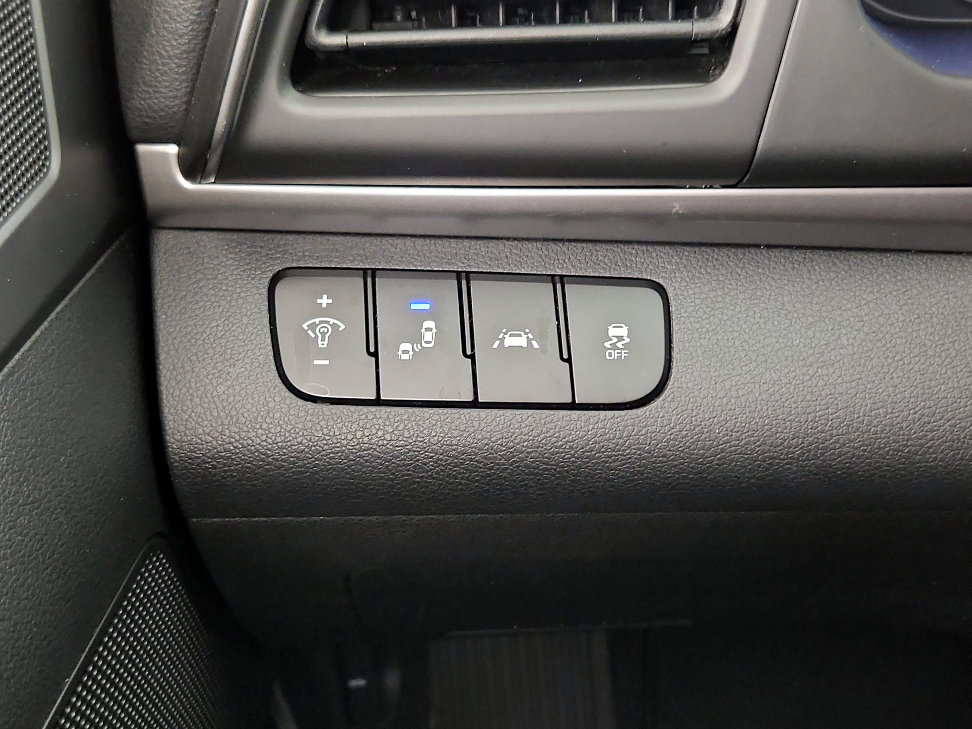 Thumbnail: 2019 Hyundai Elantra - 13