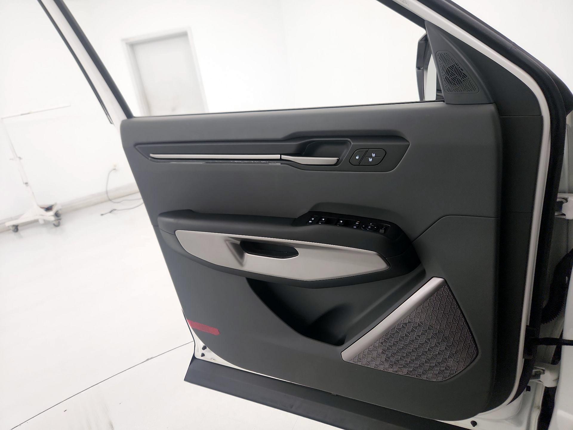 Thumbnail: 2024 Kia EV9 - 12