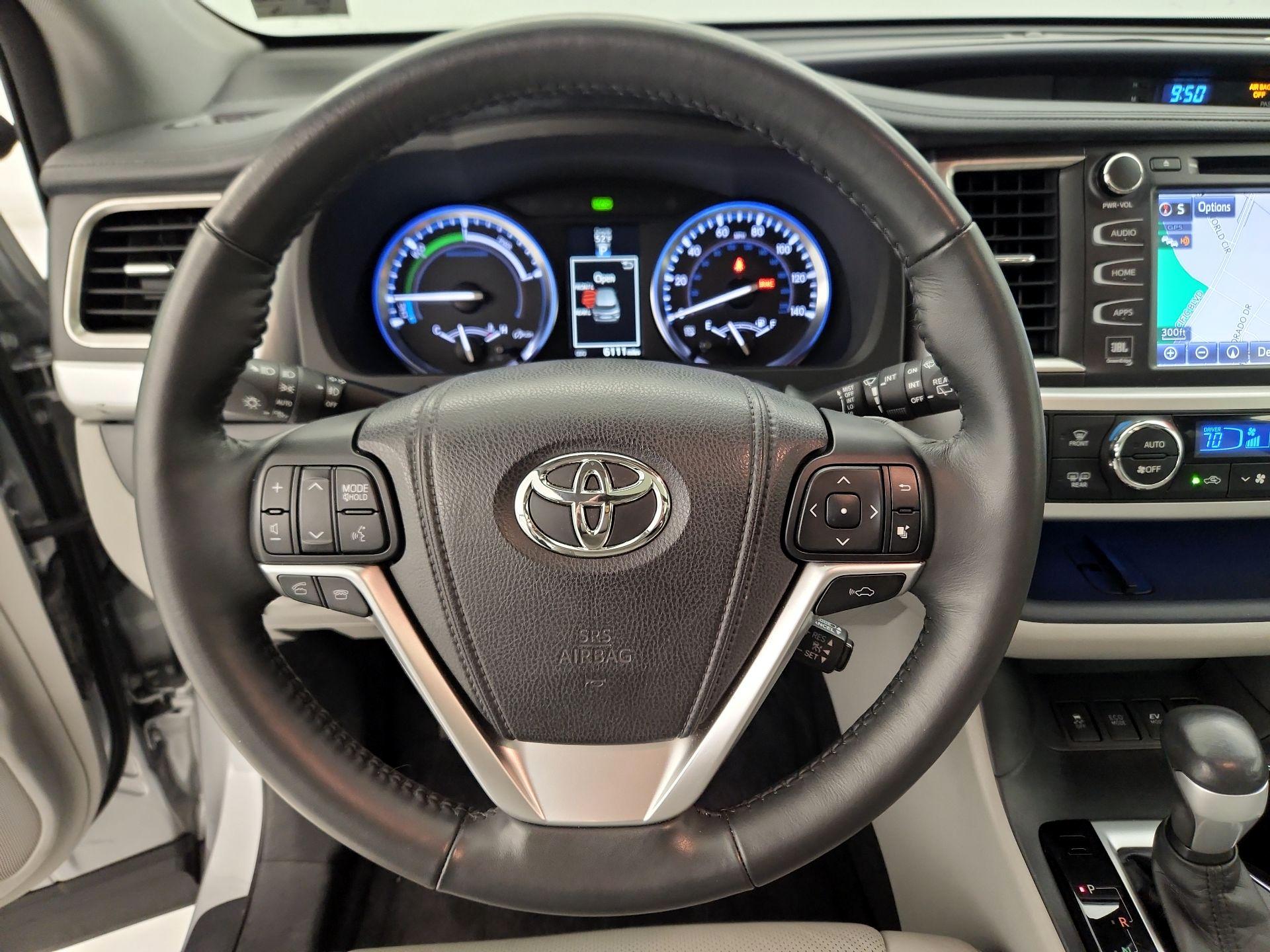 Thumbnail: 2015 Toyota Highlander - 10