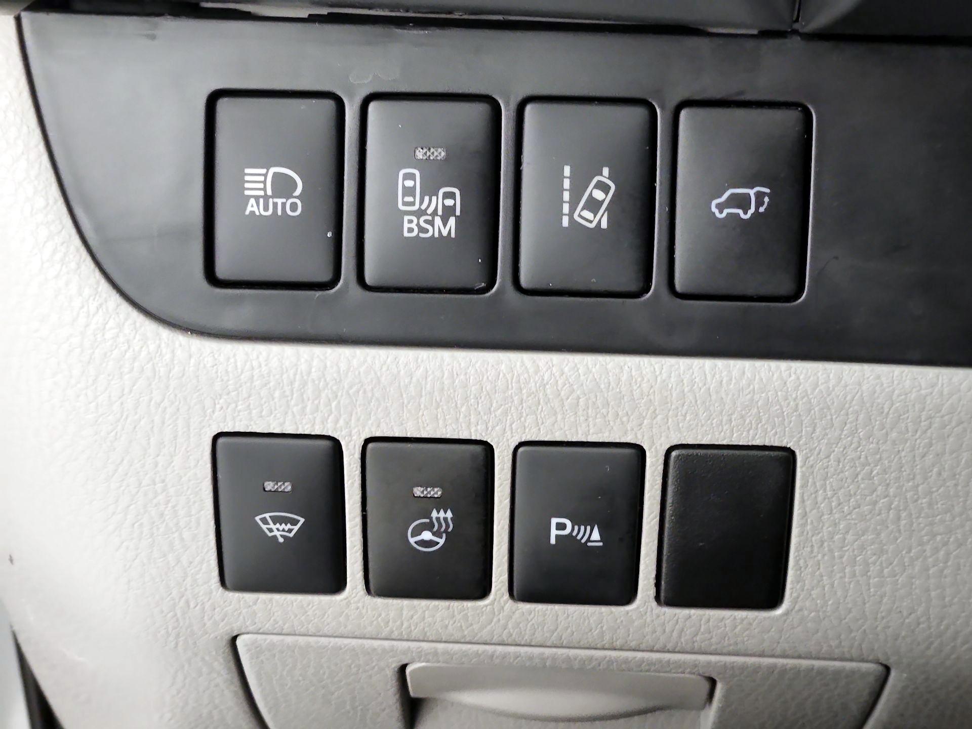 Thumbnail: 2015 Toyota Highlander - 13