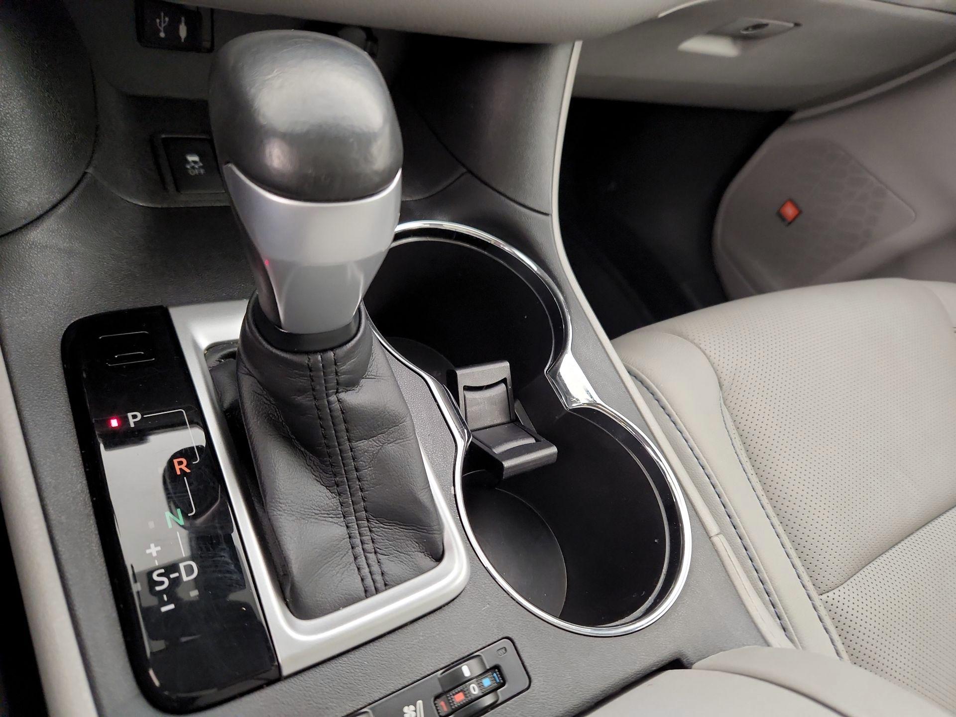 Thumbnail: 2015 Toyota Highlander - 18