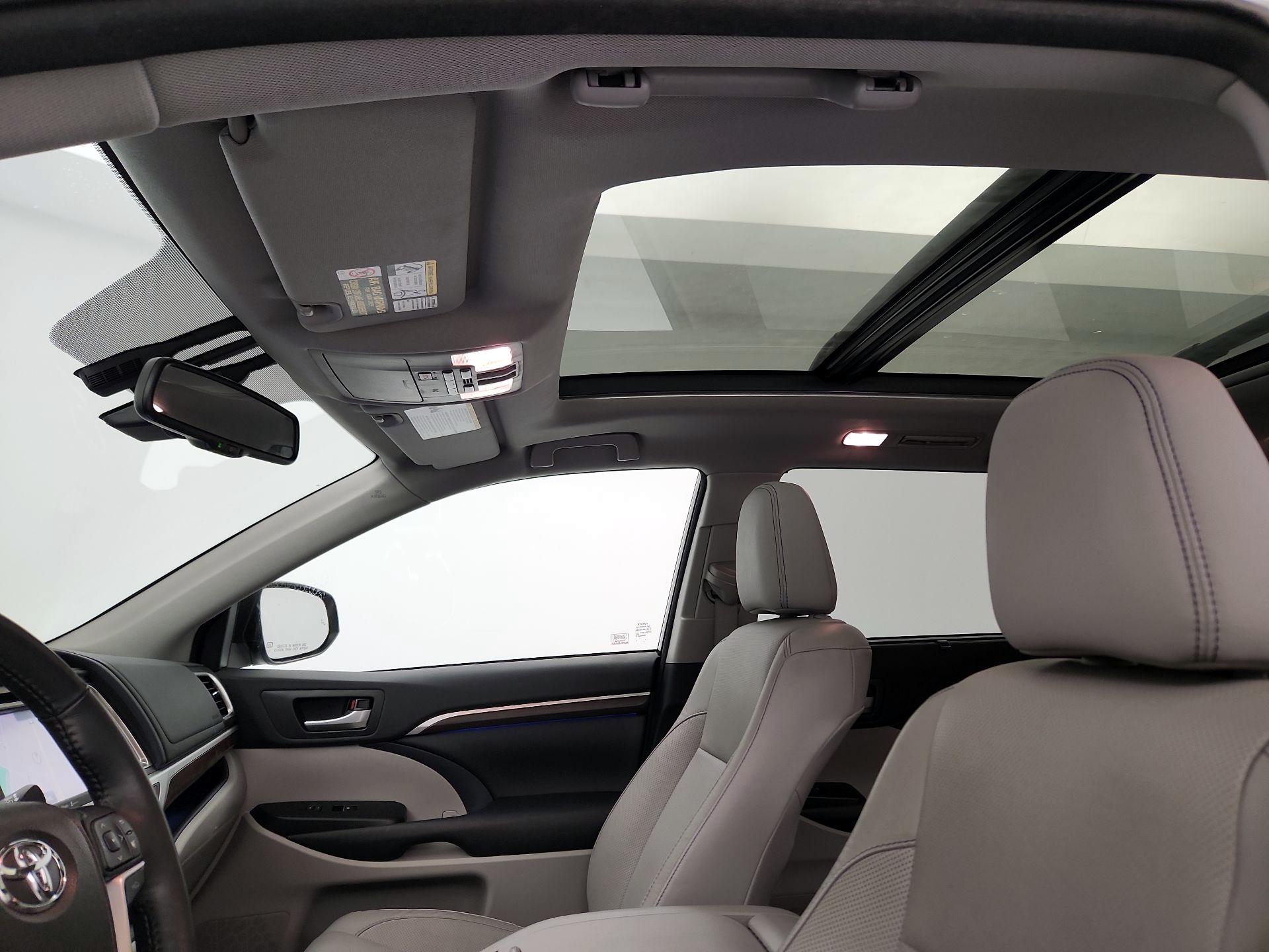 Thumbnail: 2015 Toyota Highlander - 20