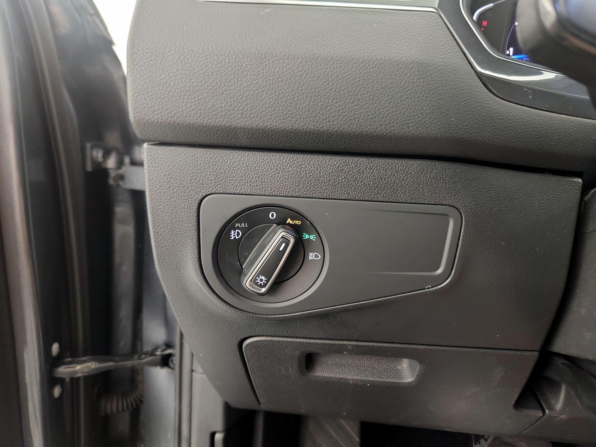 Thumbnail: 2020 Volkswagen Tiguan - 13