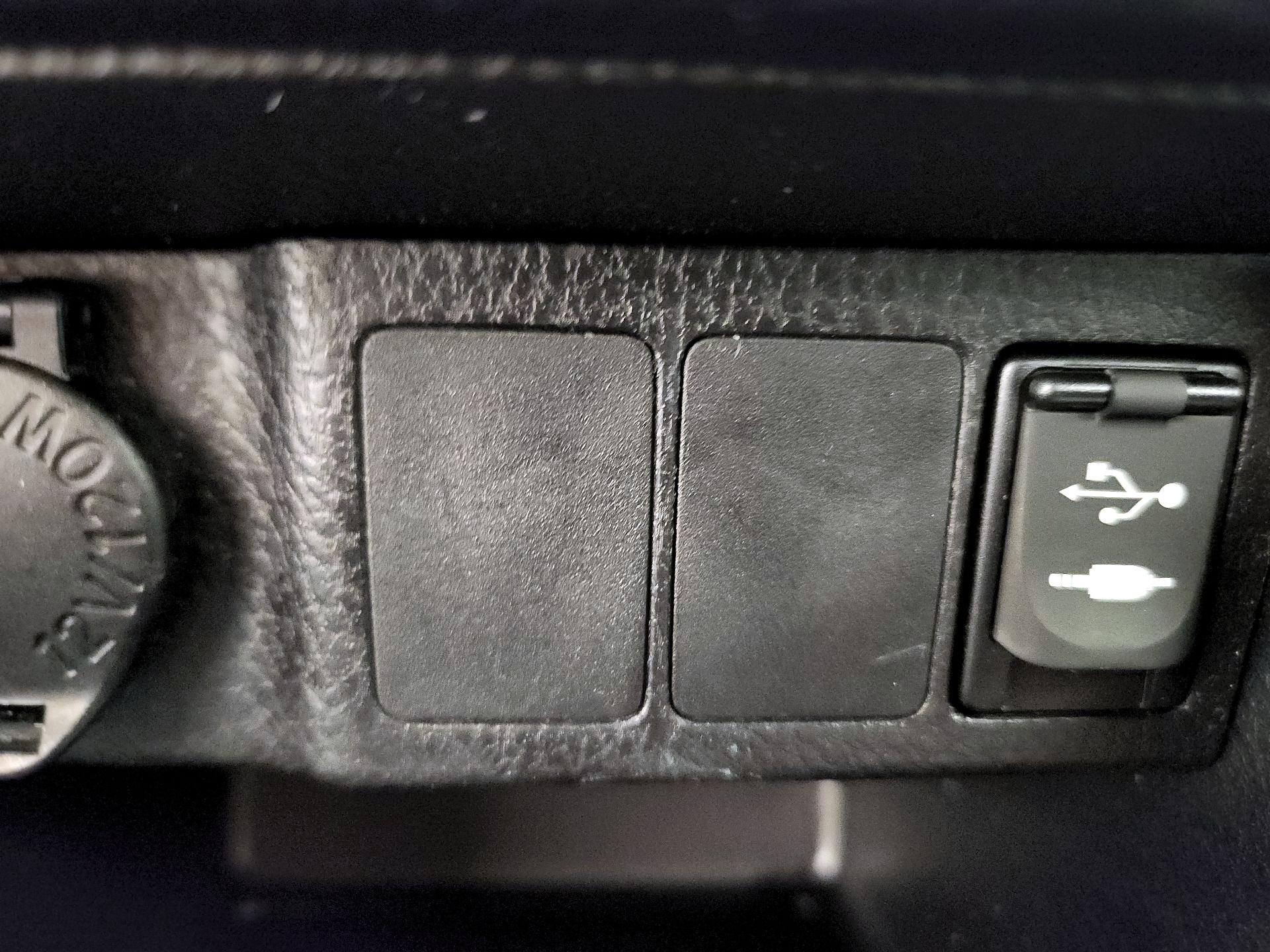 Thumbnail: 2015 Toyota Corolla - 18