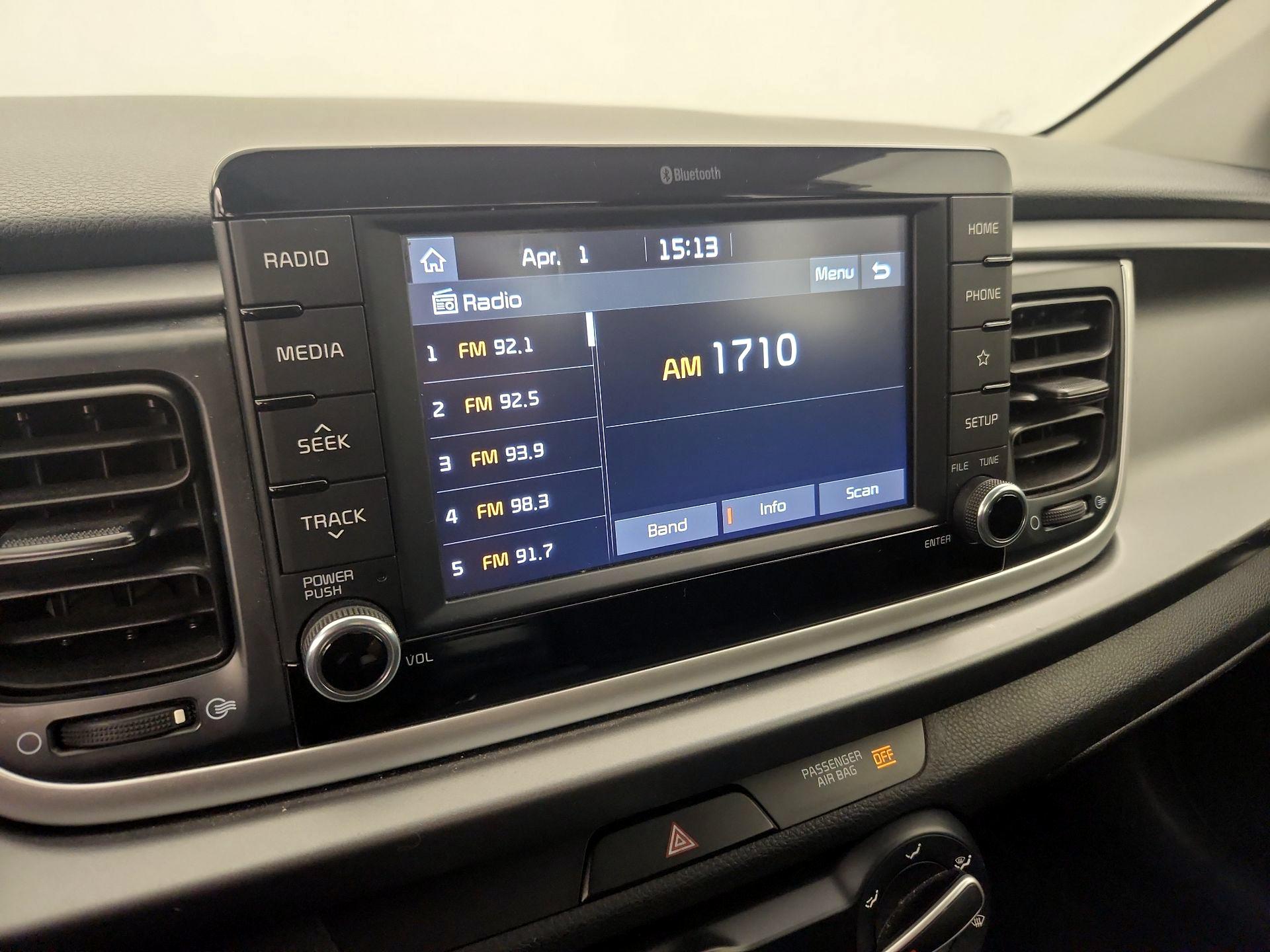 Thumbnail: 2019 Kia Rio - 15