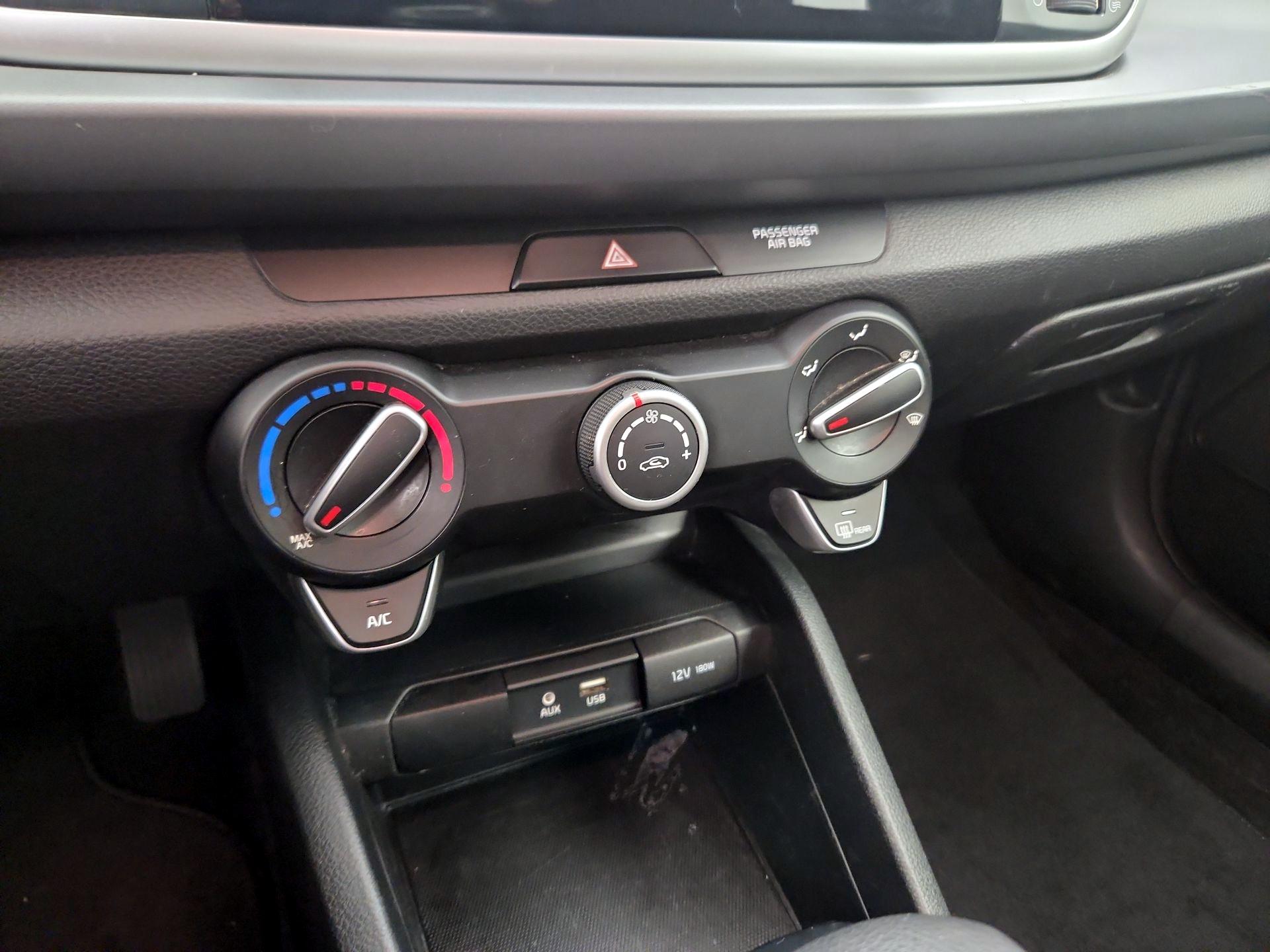 Thumbnail: 2019 Kia Rio - 16