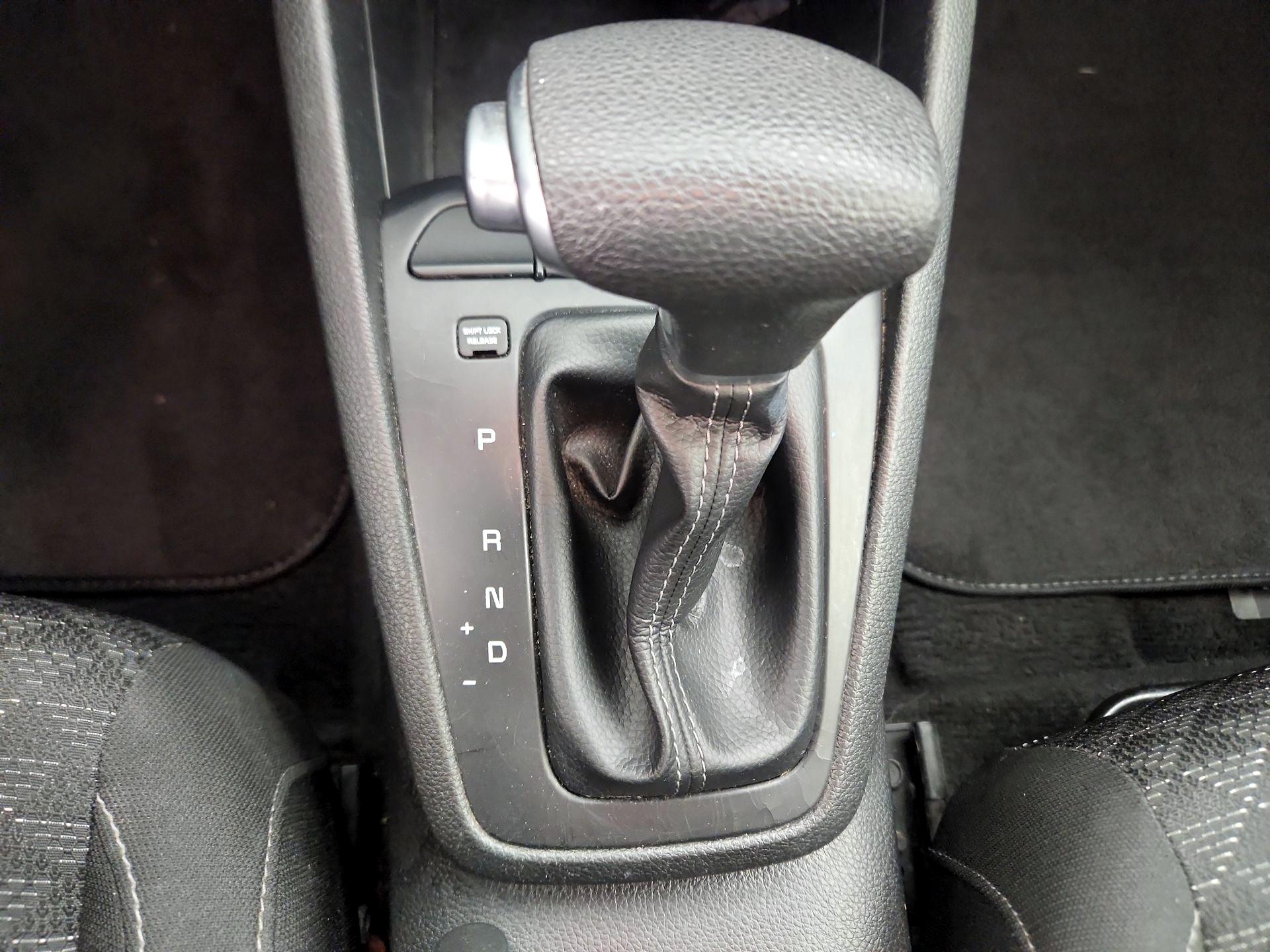 Thumbnail: 2019 Kia Rio - 17