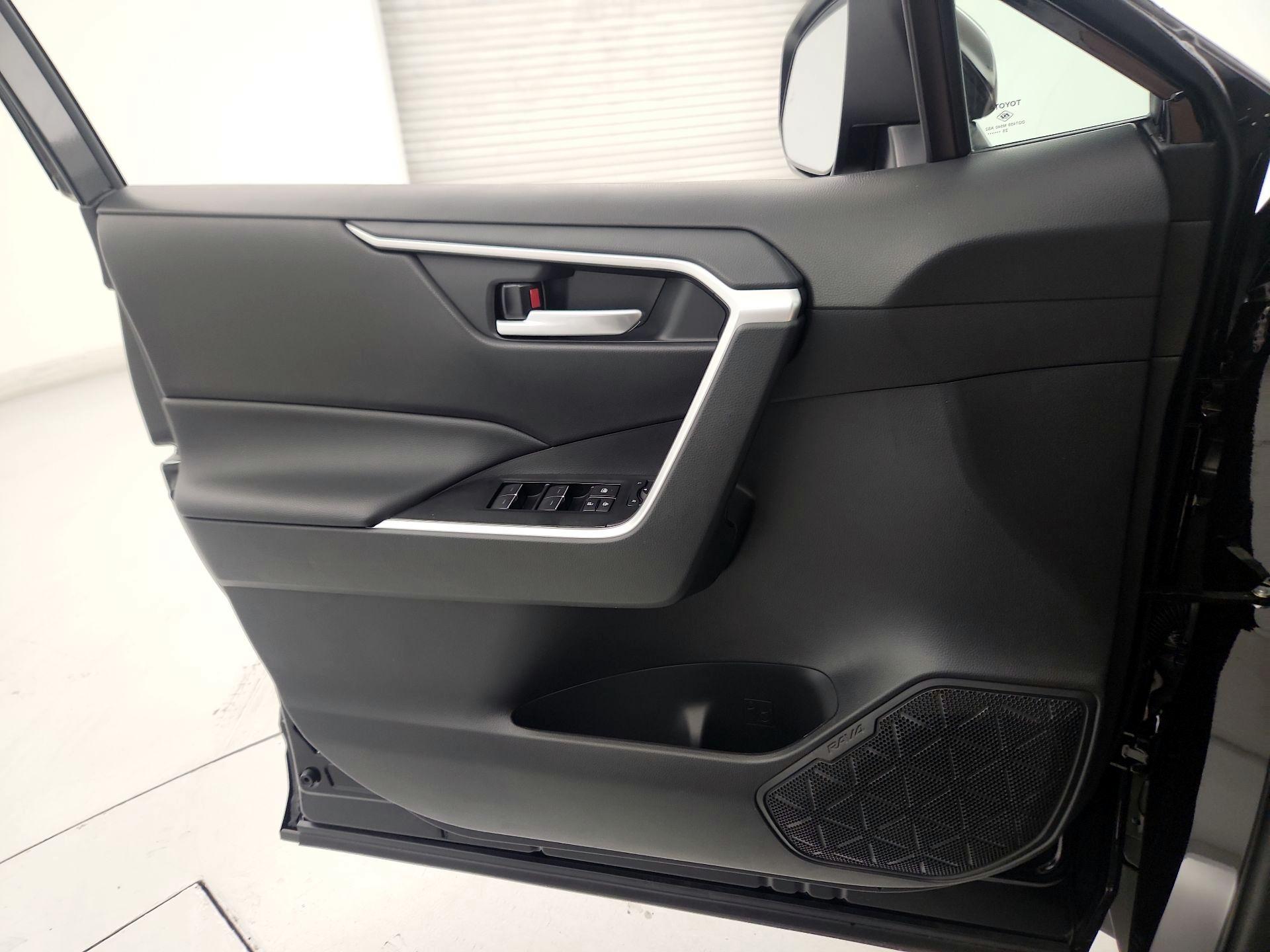 Thumbnail: 2025 Toyota RAV4 - 12