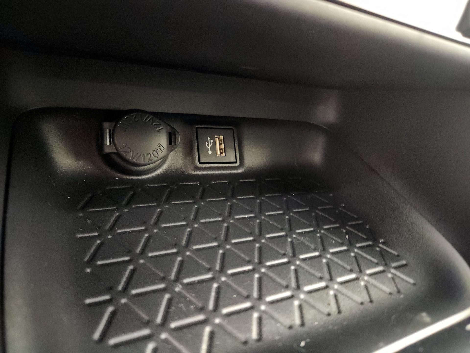 Thumbnail: 2025 Toyota RAV4 - 18