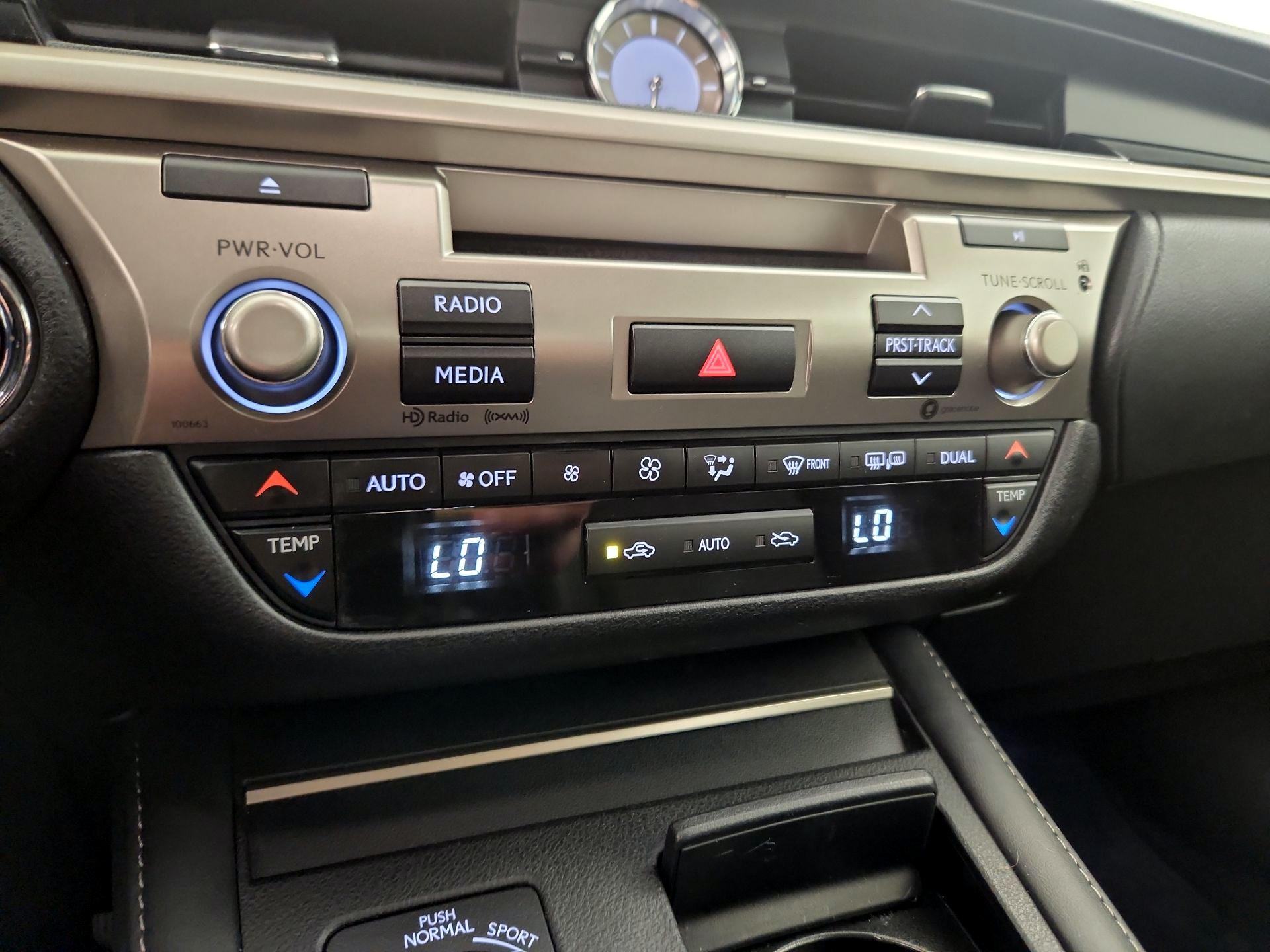 Thumbnail: 2017 Lexus ES - 16