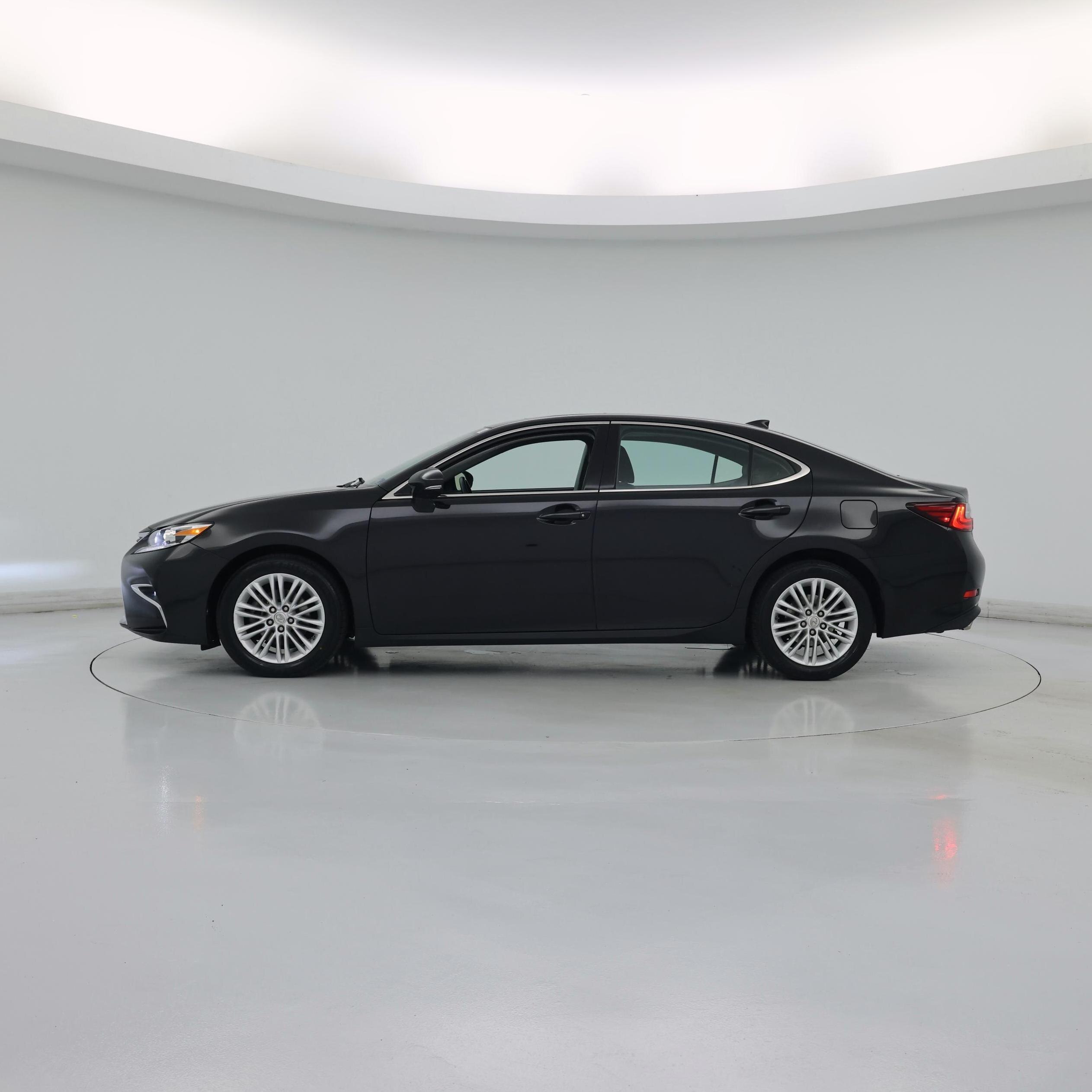 Thumbnail: 2017 Lexus ES - 3