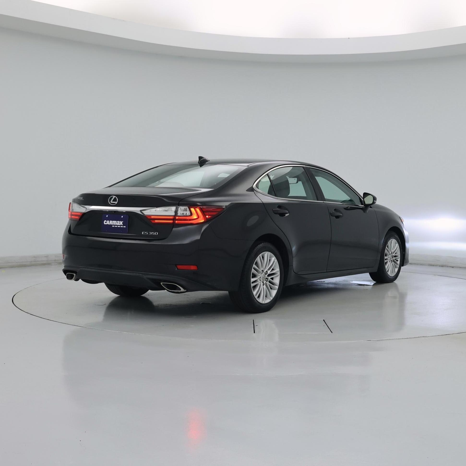 Thumbnail: 2017 Lexus ES - 8