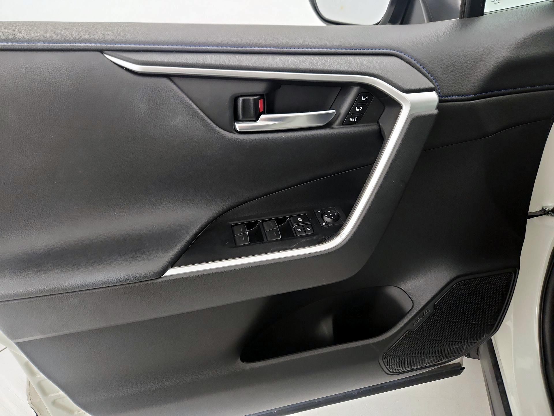 Thumbnail: 2022 Toyota RAV4 - 12