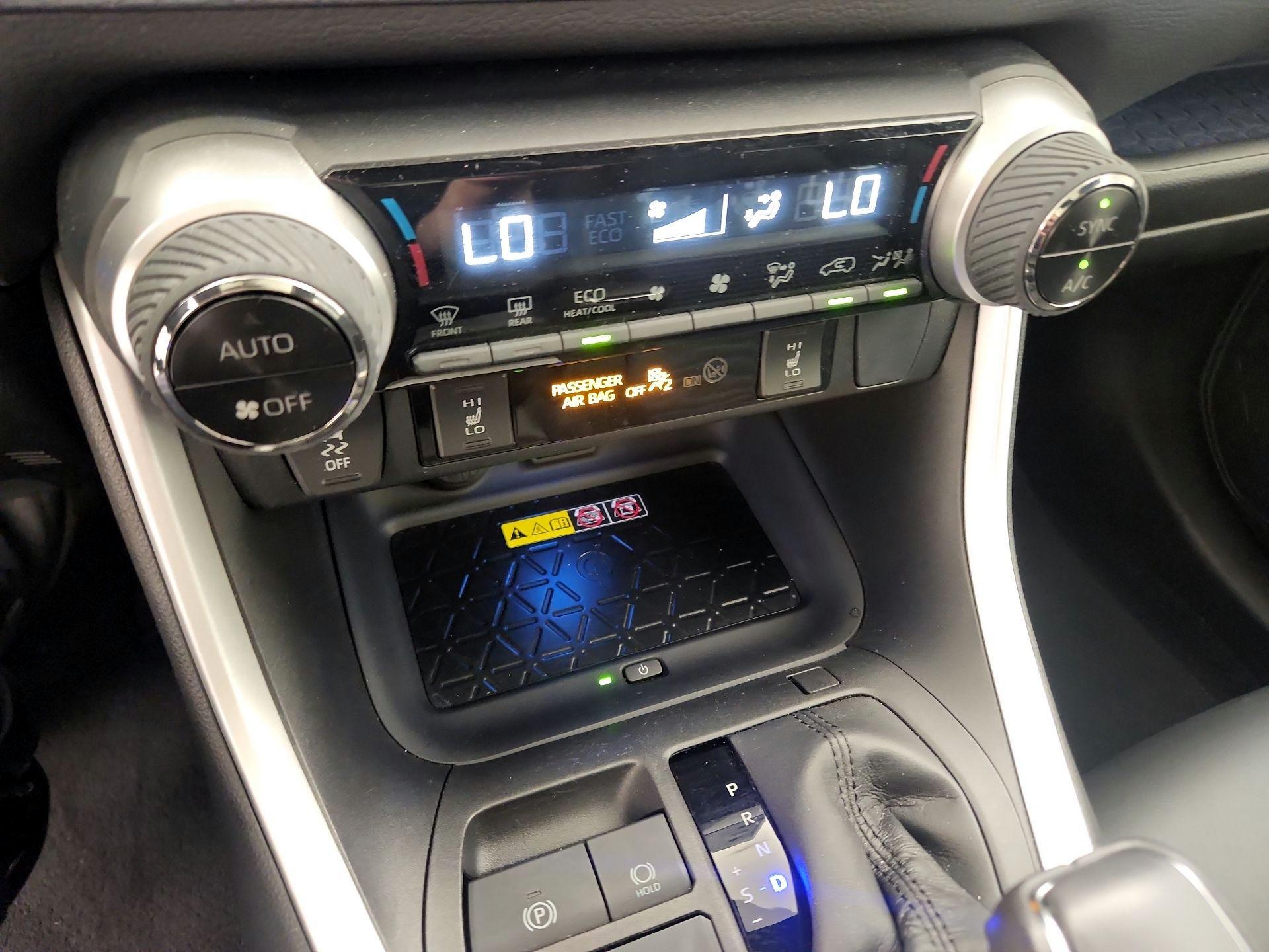 Thumbnail: 2022 Toyota RAV4 - 16