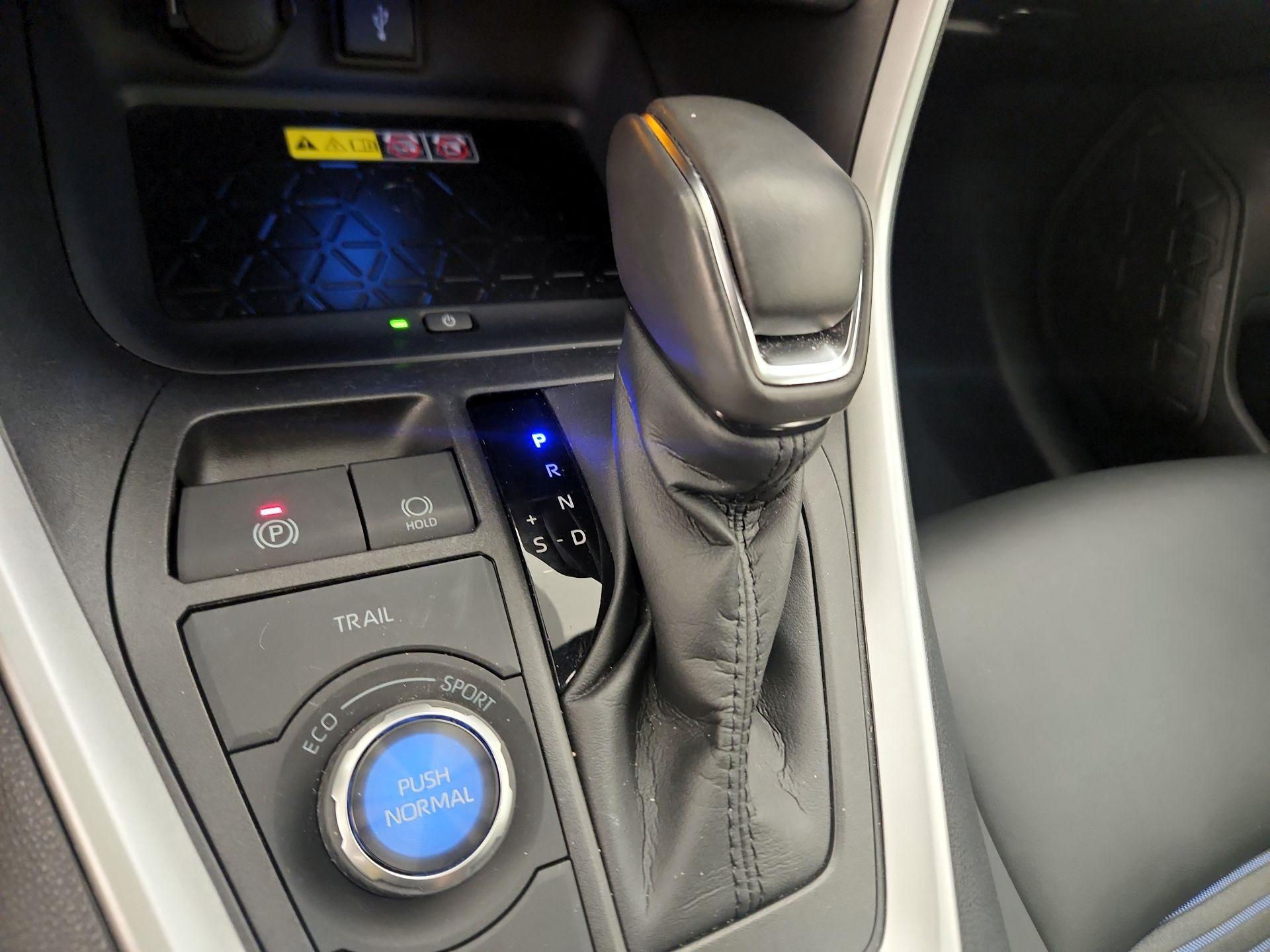 Thumbnail: 2022 Toyota RAV4 - 17