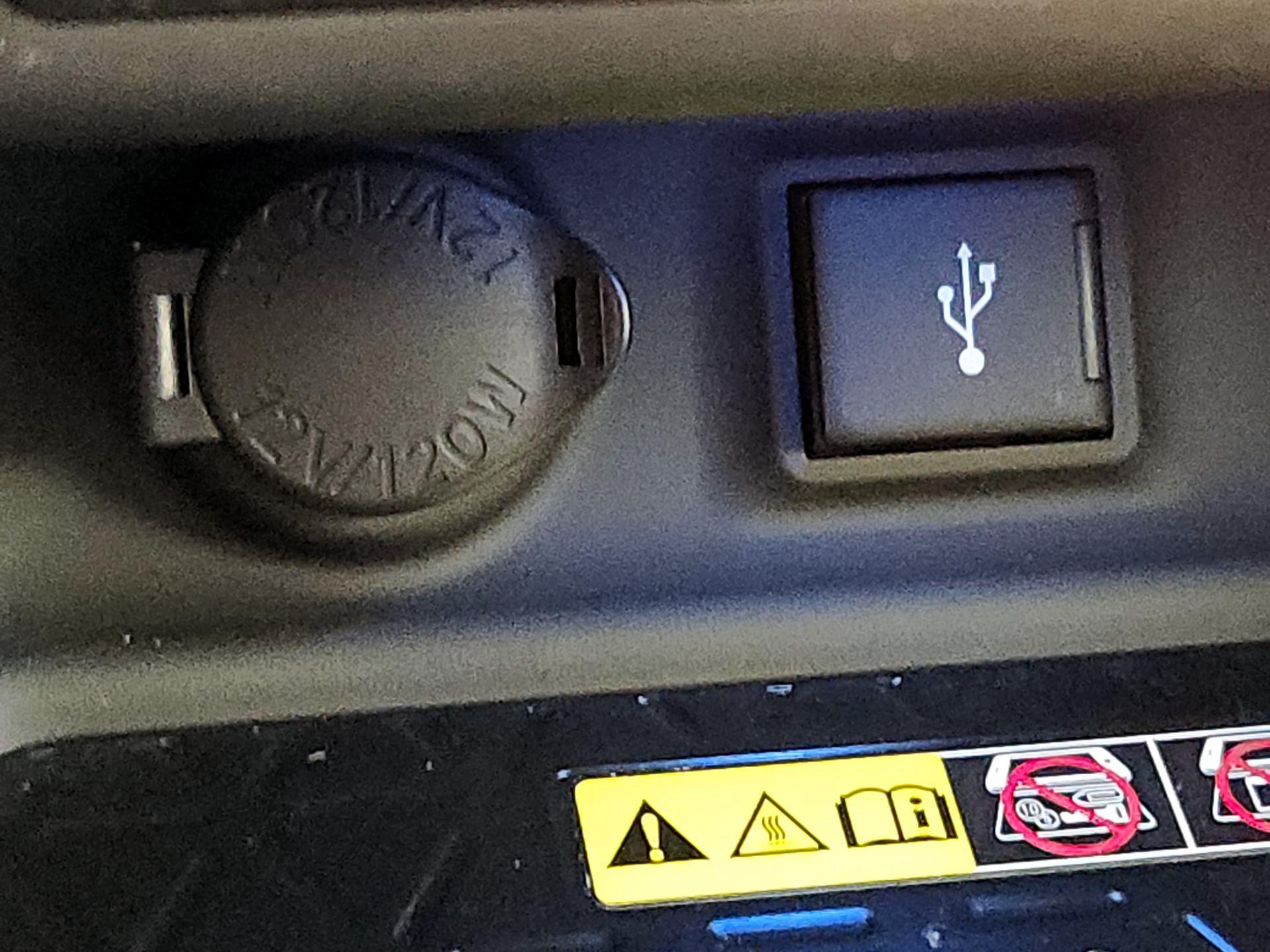 Thumbnail: 2022 Toyota RAV4 - 18