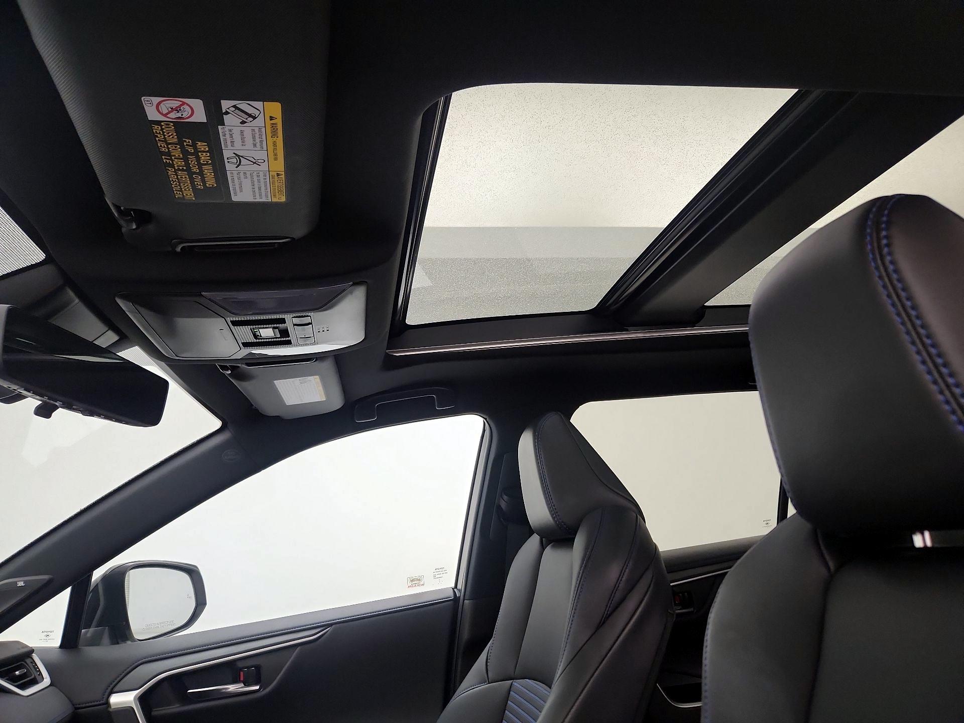 Thumbnail: 2022 Toyota RAV4 - 19