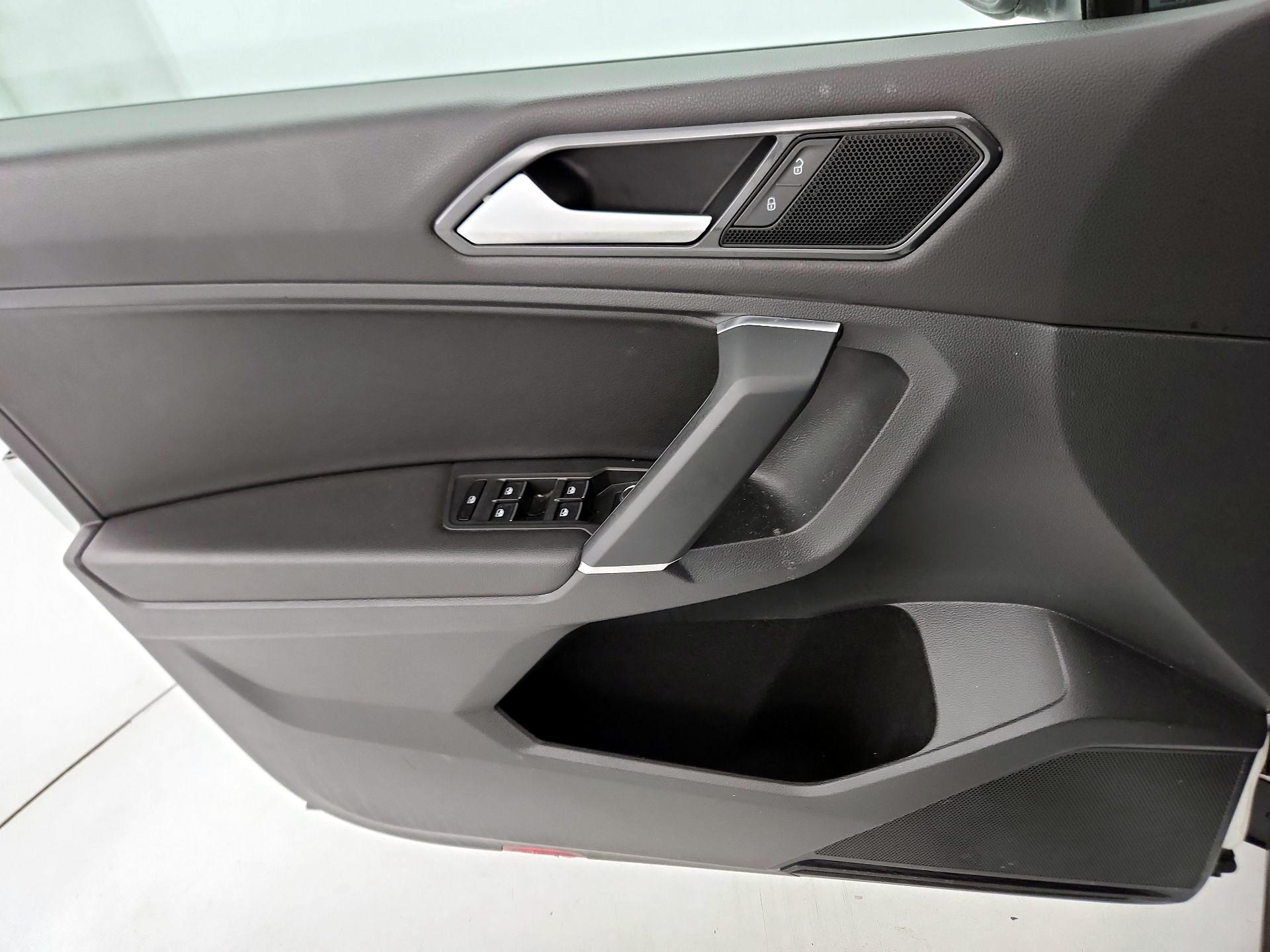 Thumbnail: 2018 Volkswagen Tiguan - 12