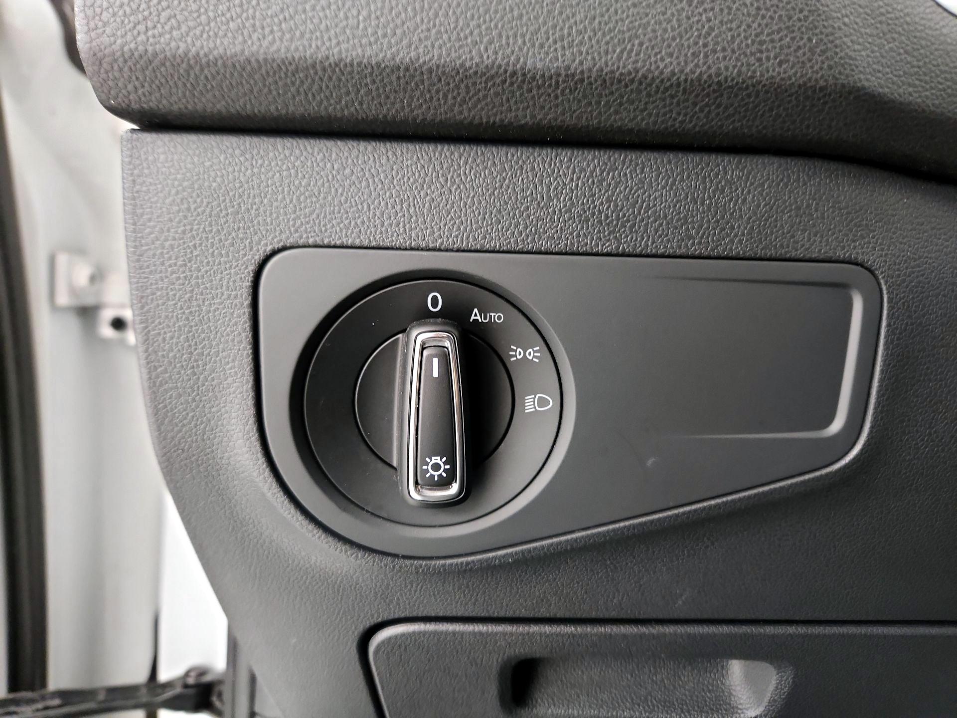 Thumbnail: 2018 Volkswagen Tiguan - 13