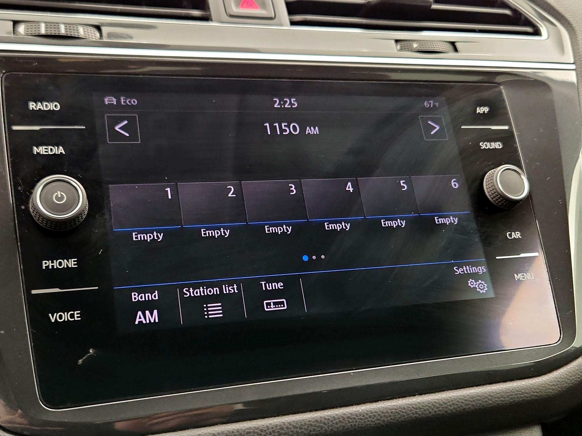 Thumbnail: 2018 Volkswagen Tiguan - 15