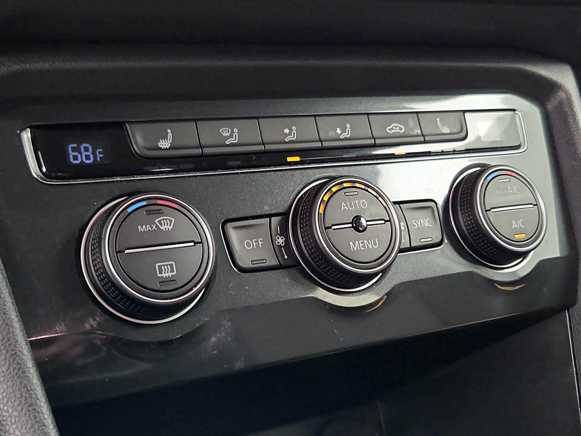 Thumbnail: 2018 Volkswagen Tiguan - 16