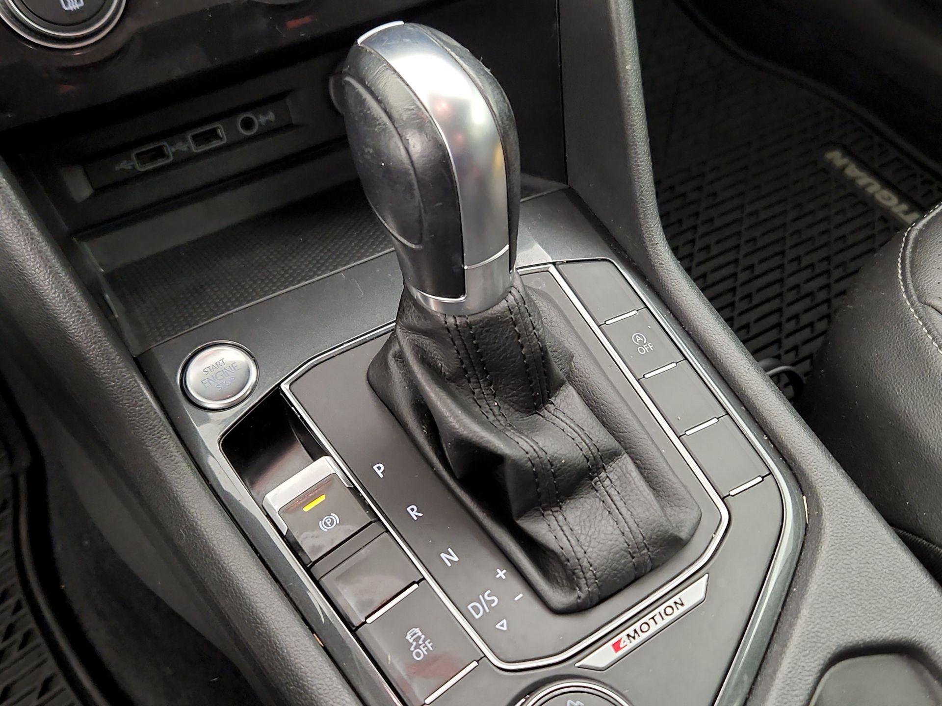 Thumbnail: 2018 Volkswagen Tiguan - 17