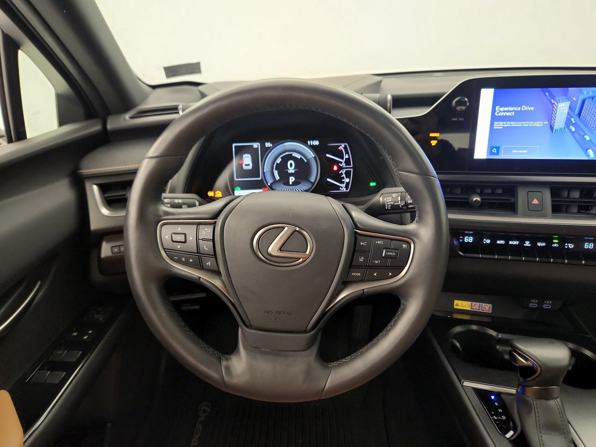 Thumbnail: 2023 Lexus UX - 10