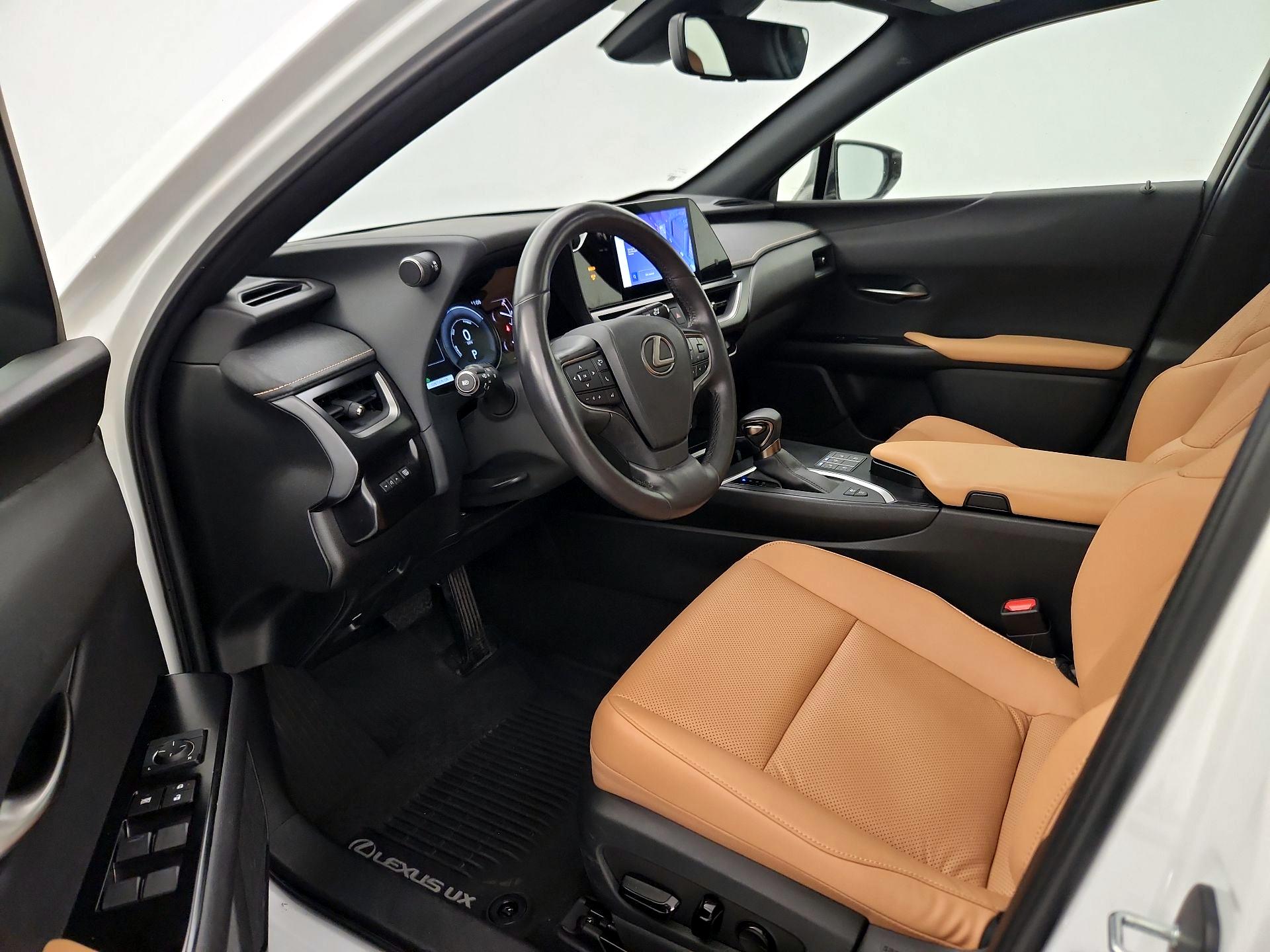 Thumbnail: 2023 Lexus UX - 11