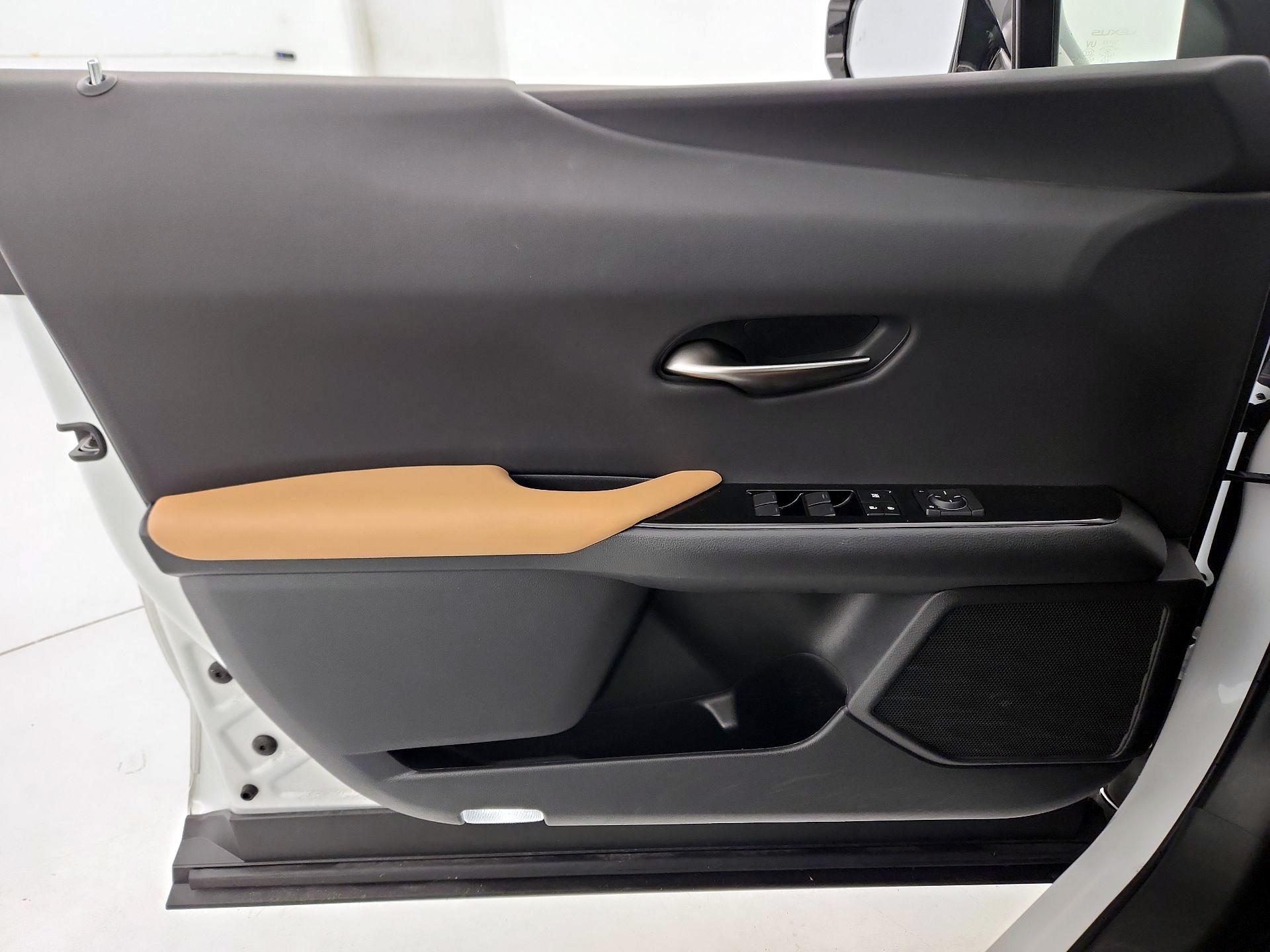 Thumbnail: 2023 Lexus UX - 12