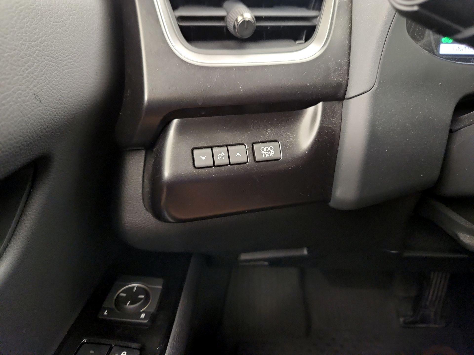 Thumbnail: 2023 Lexus UX - 13