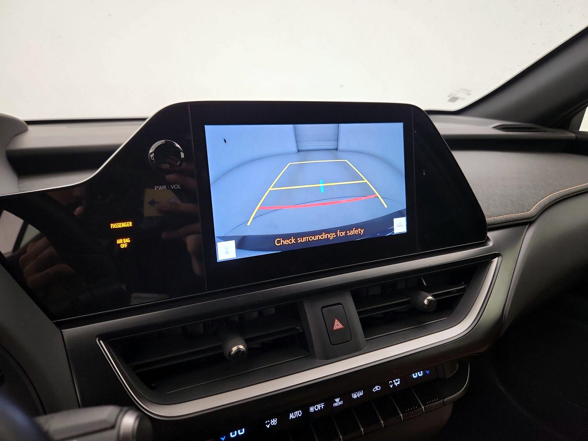 Thumbnail: 2023 Lexus UX - 14