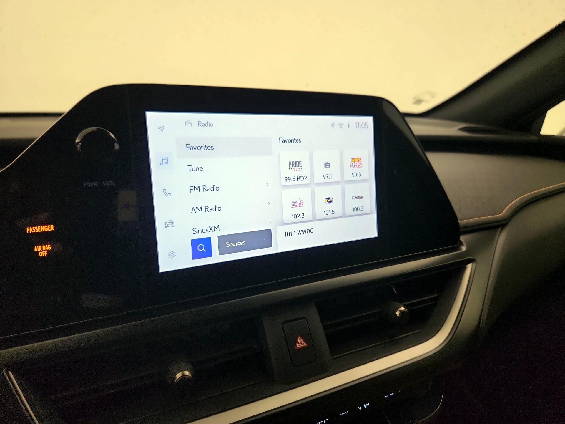 Thumbnail: 2023 Lexus UX - 15