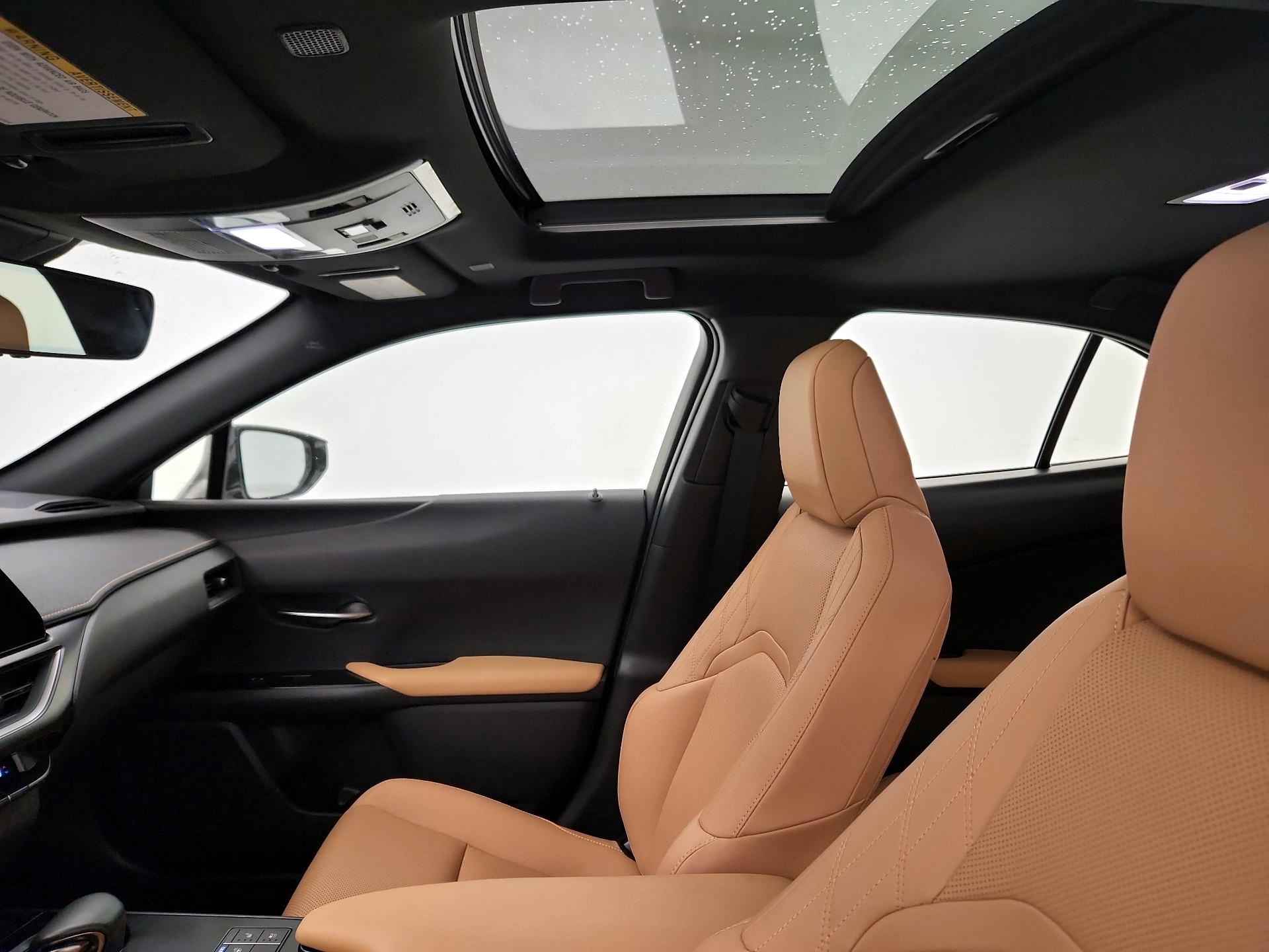 Thumbnail: 2023 Lexus UX - 19